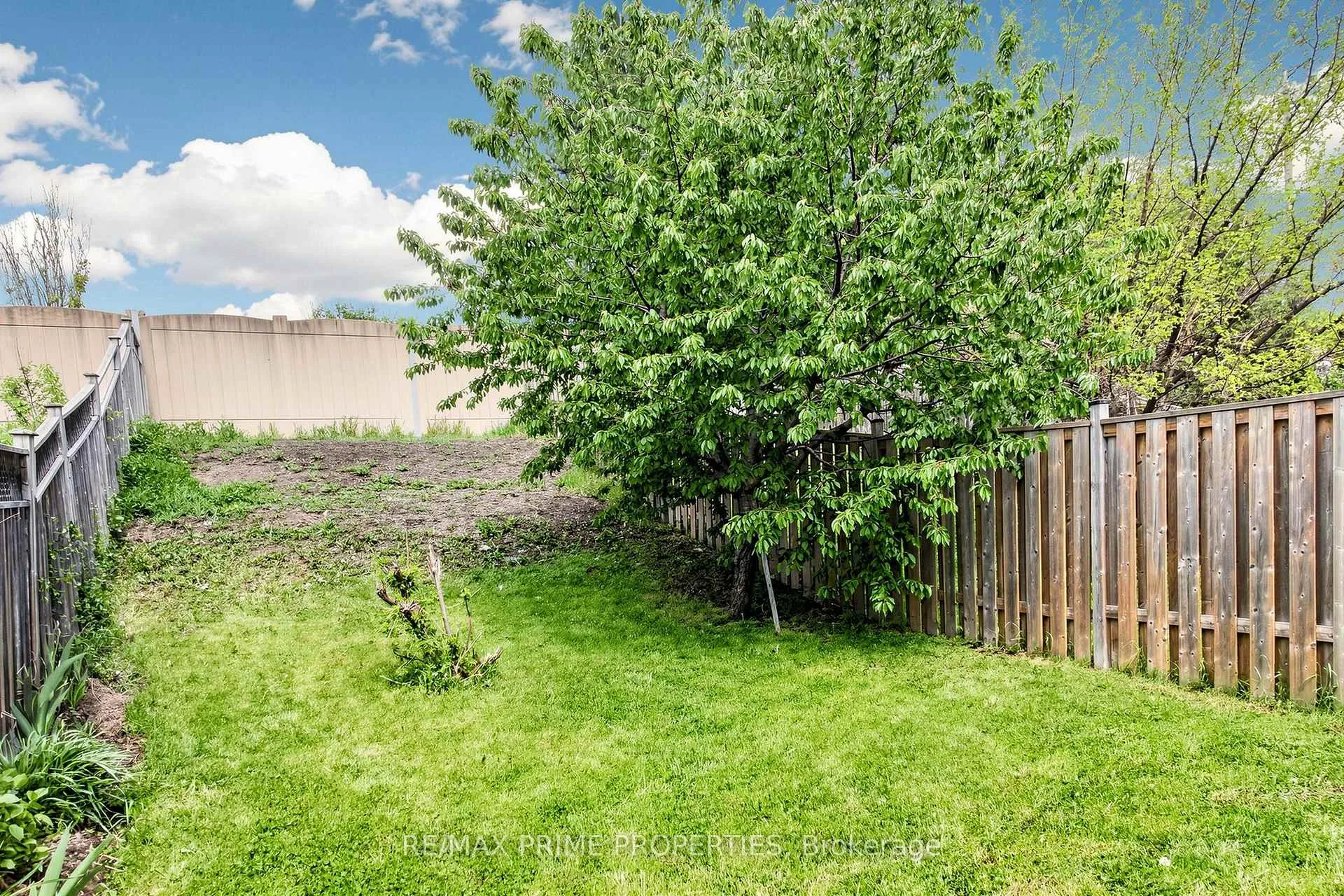 Photo 45 of 68 Harbourtown Crescent, Brampton, Madoc — HOMEH