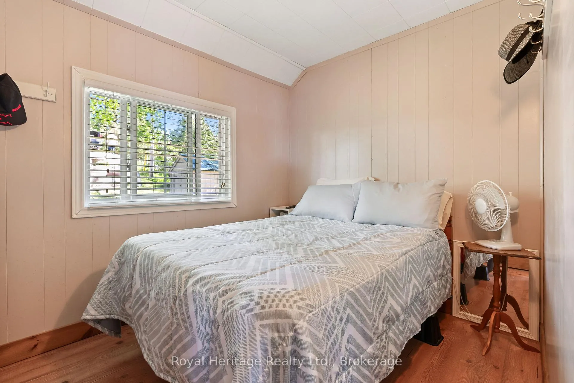 Photo 16 of 866 Cedar Glen Road, Kawartha Lakes, Verulam — HOMEH