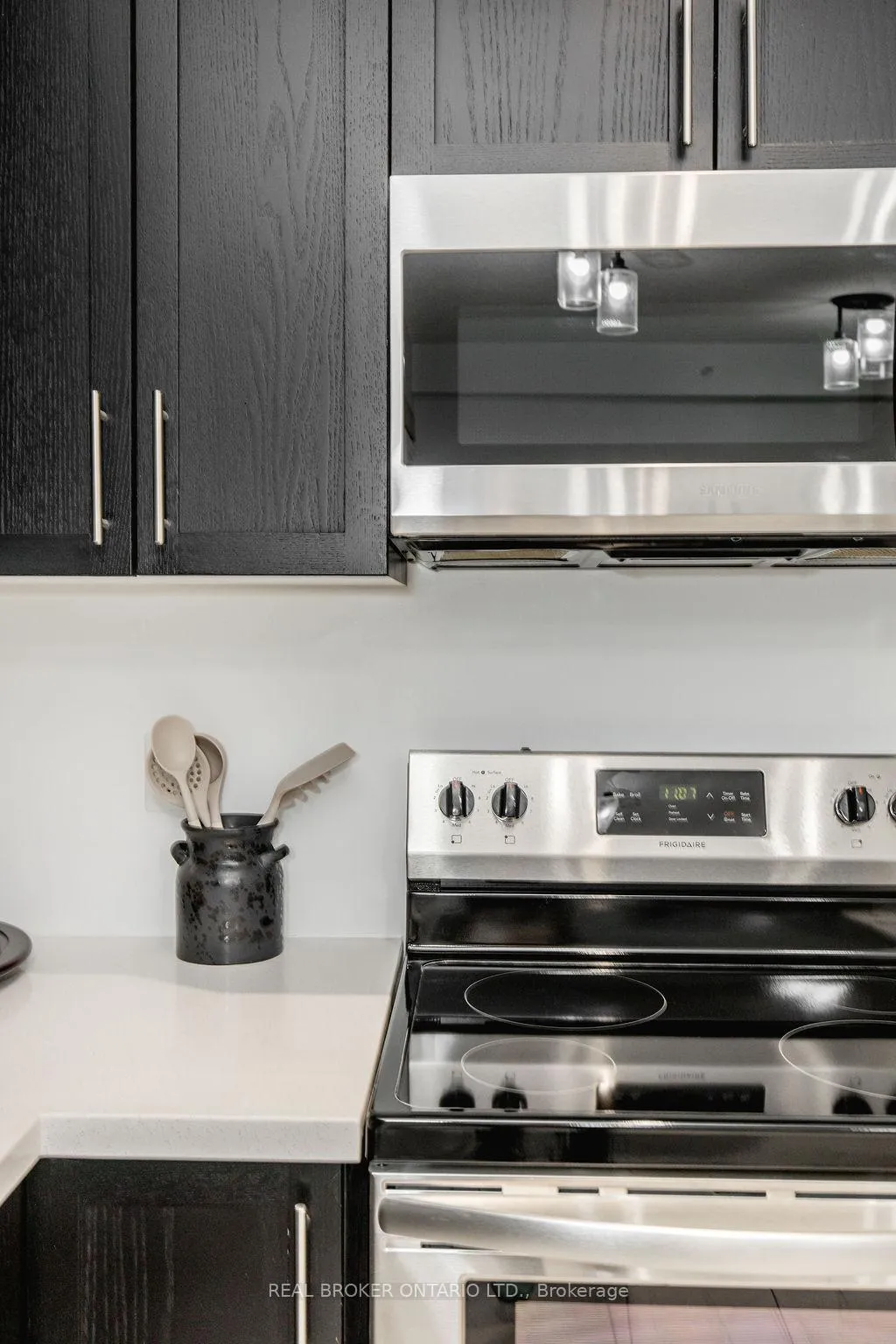 Photo 11 of Unit 609, 304 Essa Road, Barrie, 400 West — HOMEH