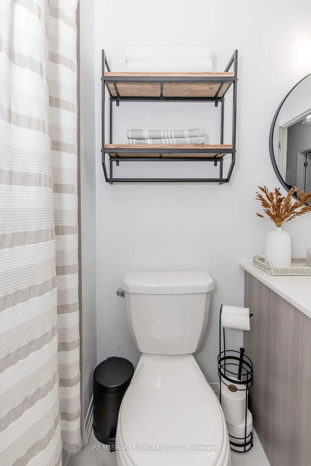 Photo 24 of Unit 609, 304 Essa Road, Barrie, 400 West — HOMEH