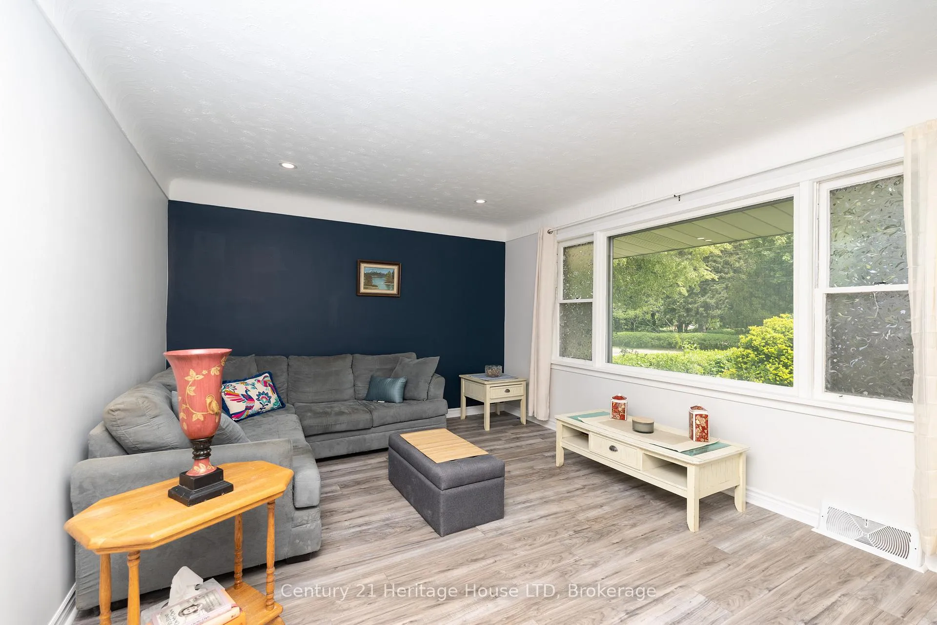 Photo 3 of 101 Bunting Road, St. Catharines, E. Chester — HOMEH