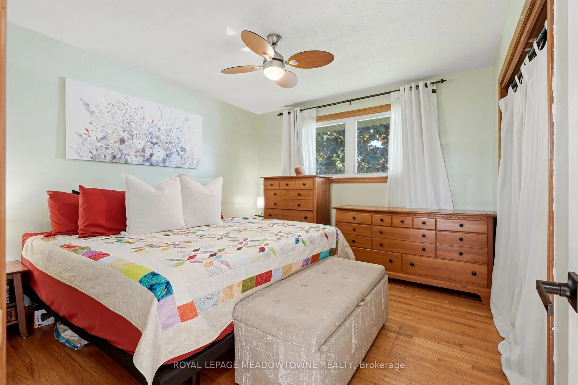 Photo 12 of 26 Moultrey Crescent, Halton Hills, Georgetown — HOMEH