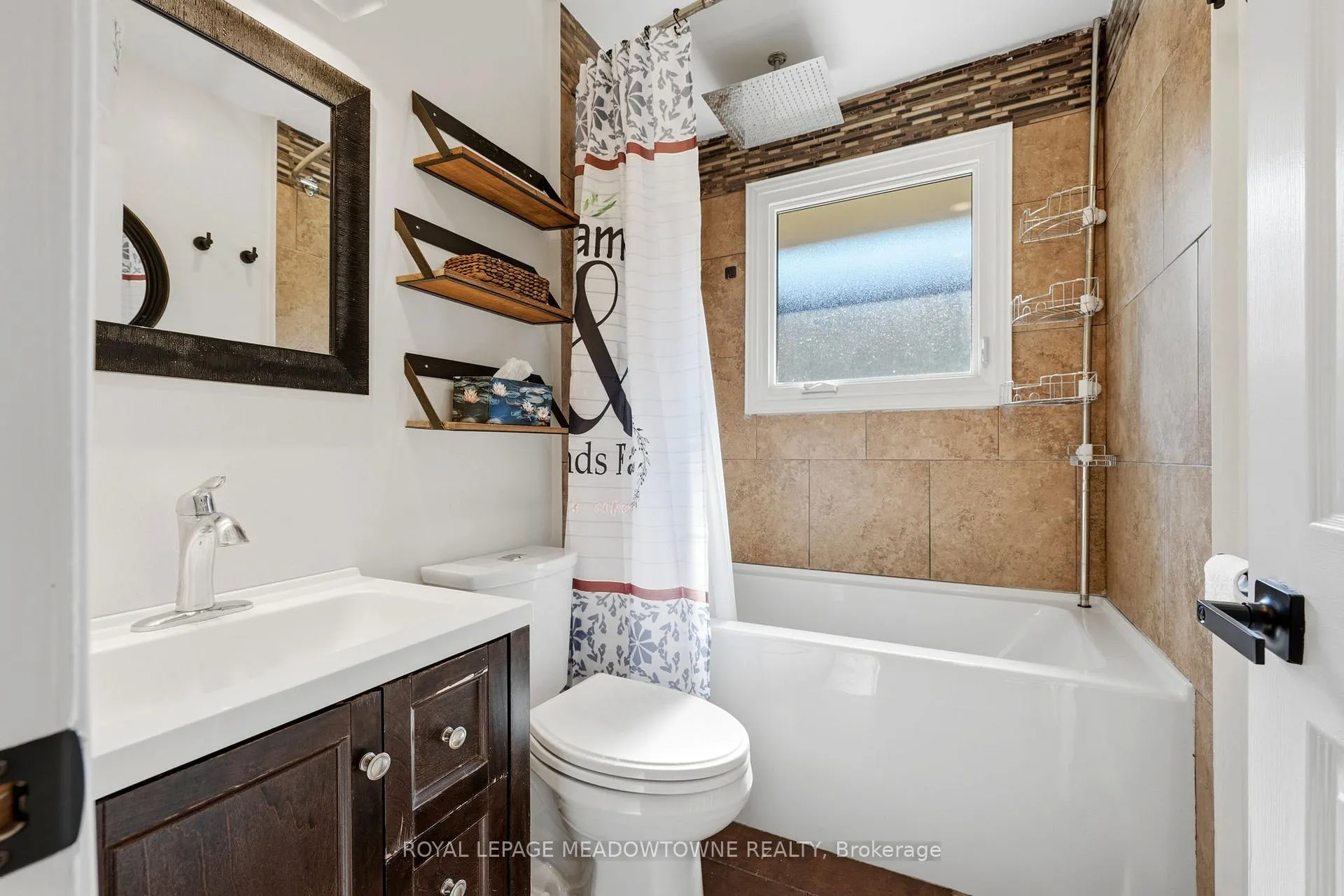 Photo 13 of 26 Moultrey Crescent, Halton Hills, Georgetown — HOMEH