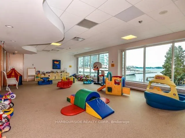 Photo 10 of Unit 1602, 10 Yonge Street, Toronto, Waterfront Communities — HOMEH