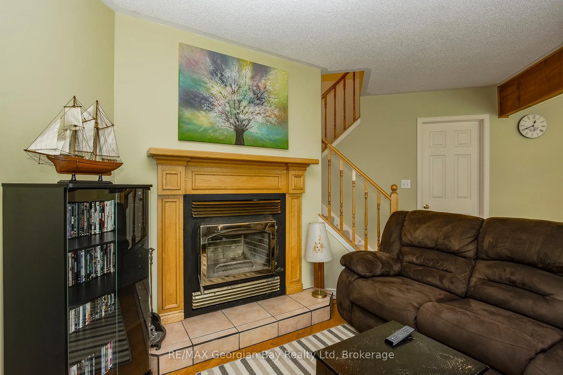 Photo 4 of 2 Ridout Court, Tiny, Rural Tiny — HOMEH