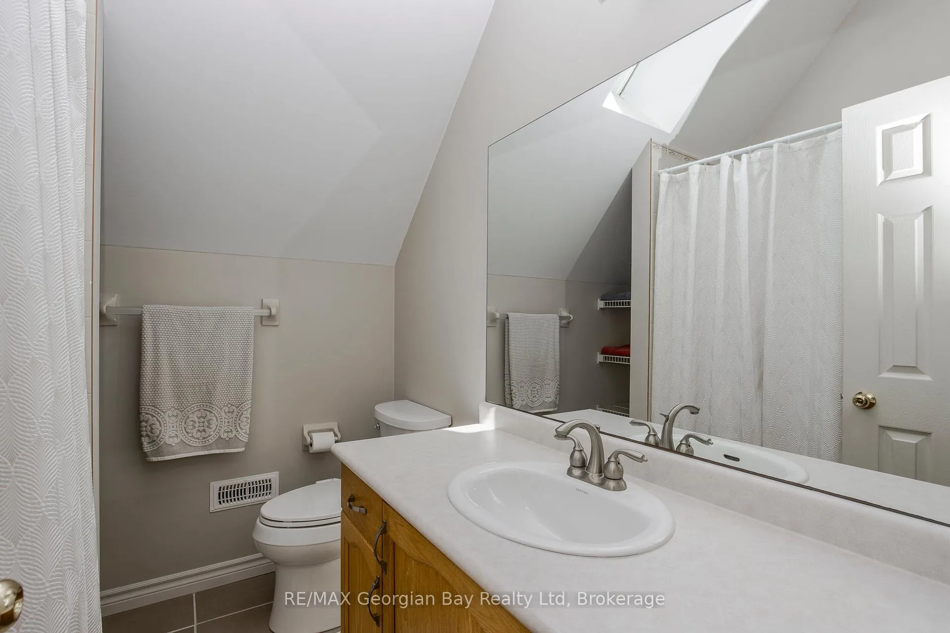 Photo 17 of 2 Ridout Court, Tiny, Rural Tiny — HOMEH