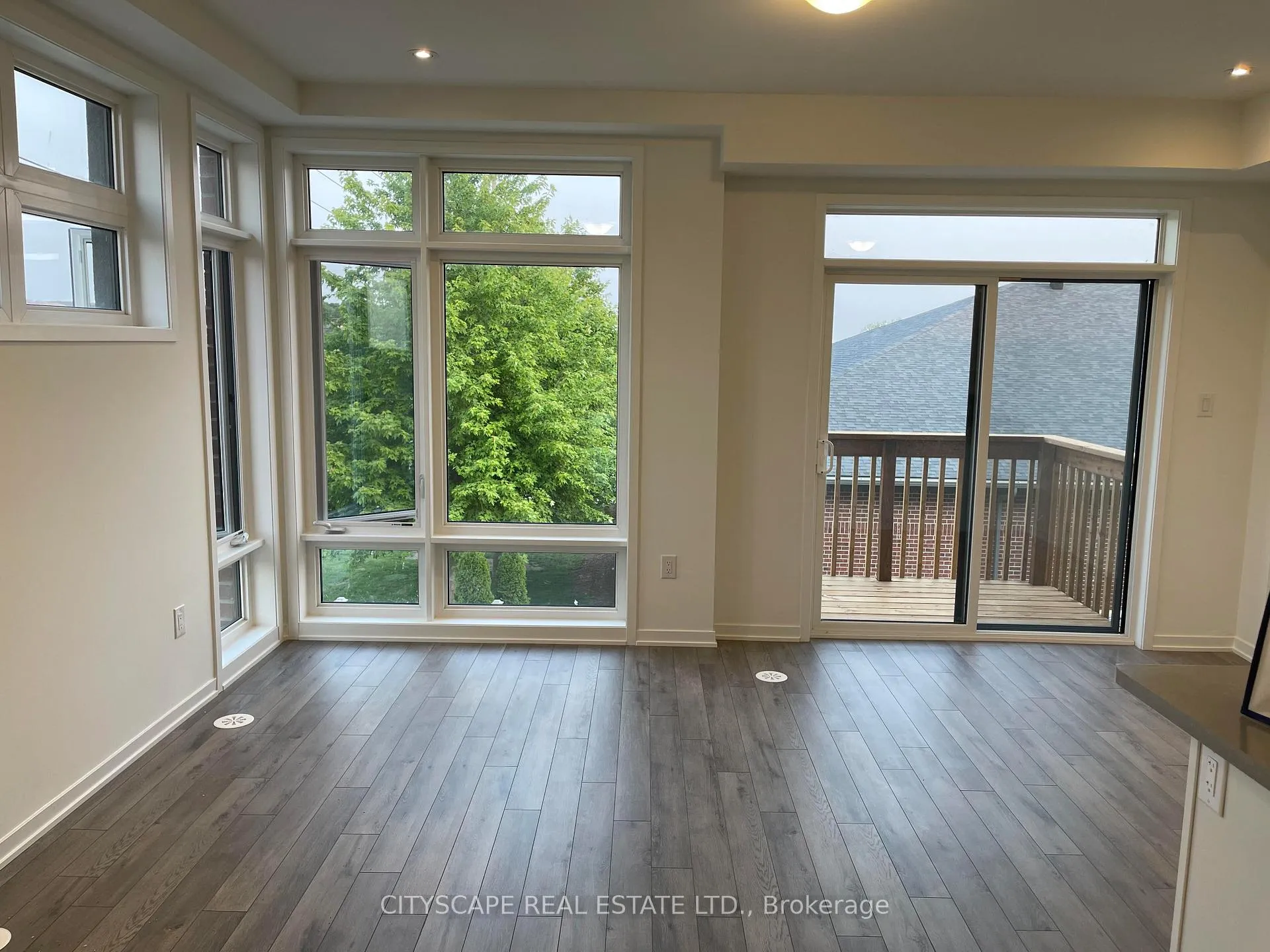 Photo 3 of 801 Heathrow Path, Oshawa, Samac — HOMEH