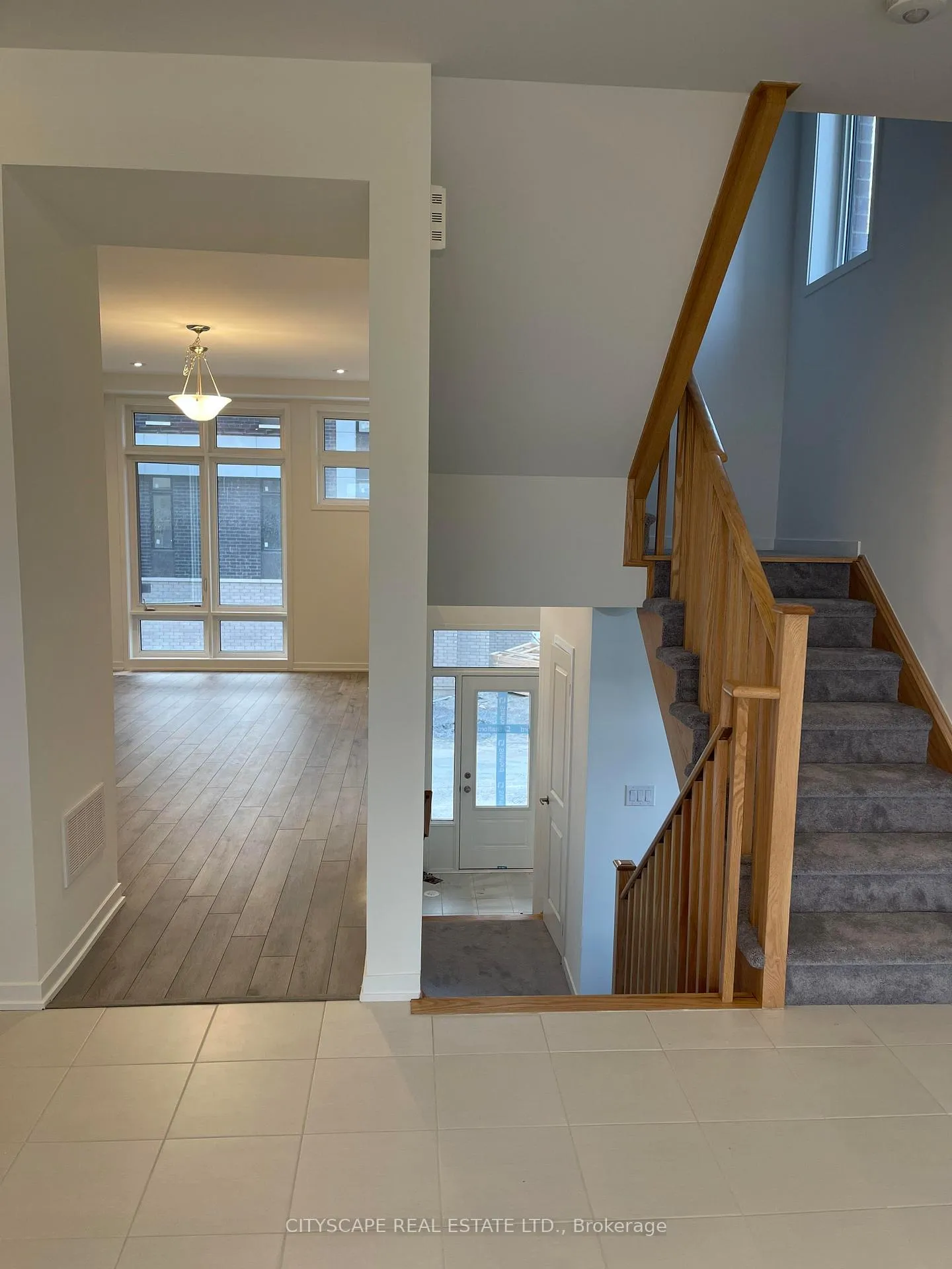 Photo 6 of 801 Heathrow Path, Oshawa, Samac — HOMEH