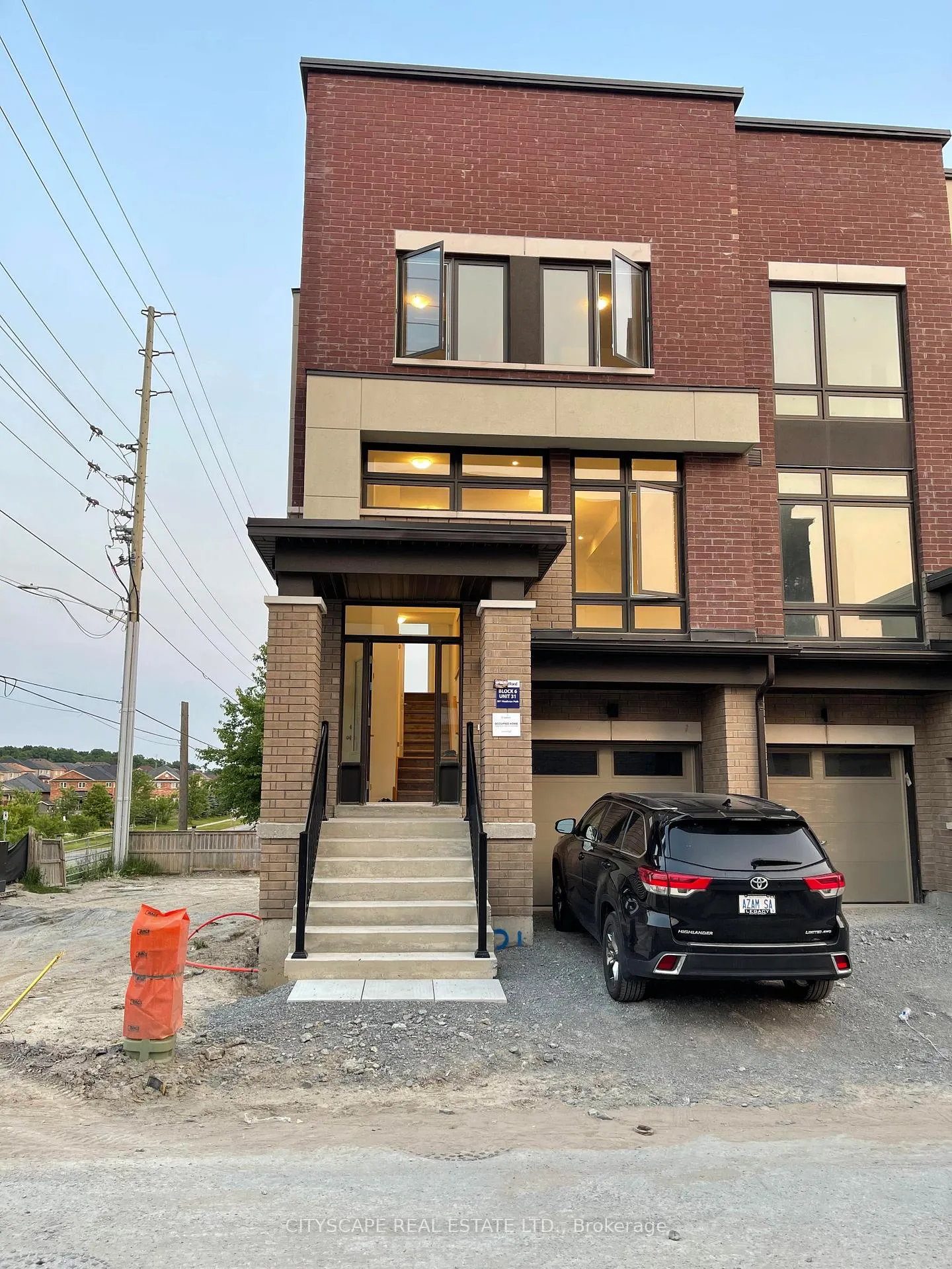 Photo 1 of 801 Heathrow Path, Oshawa, Samac — HOMEH