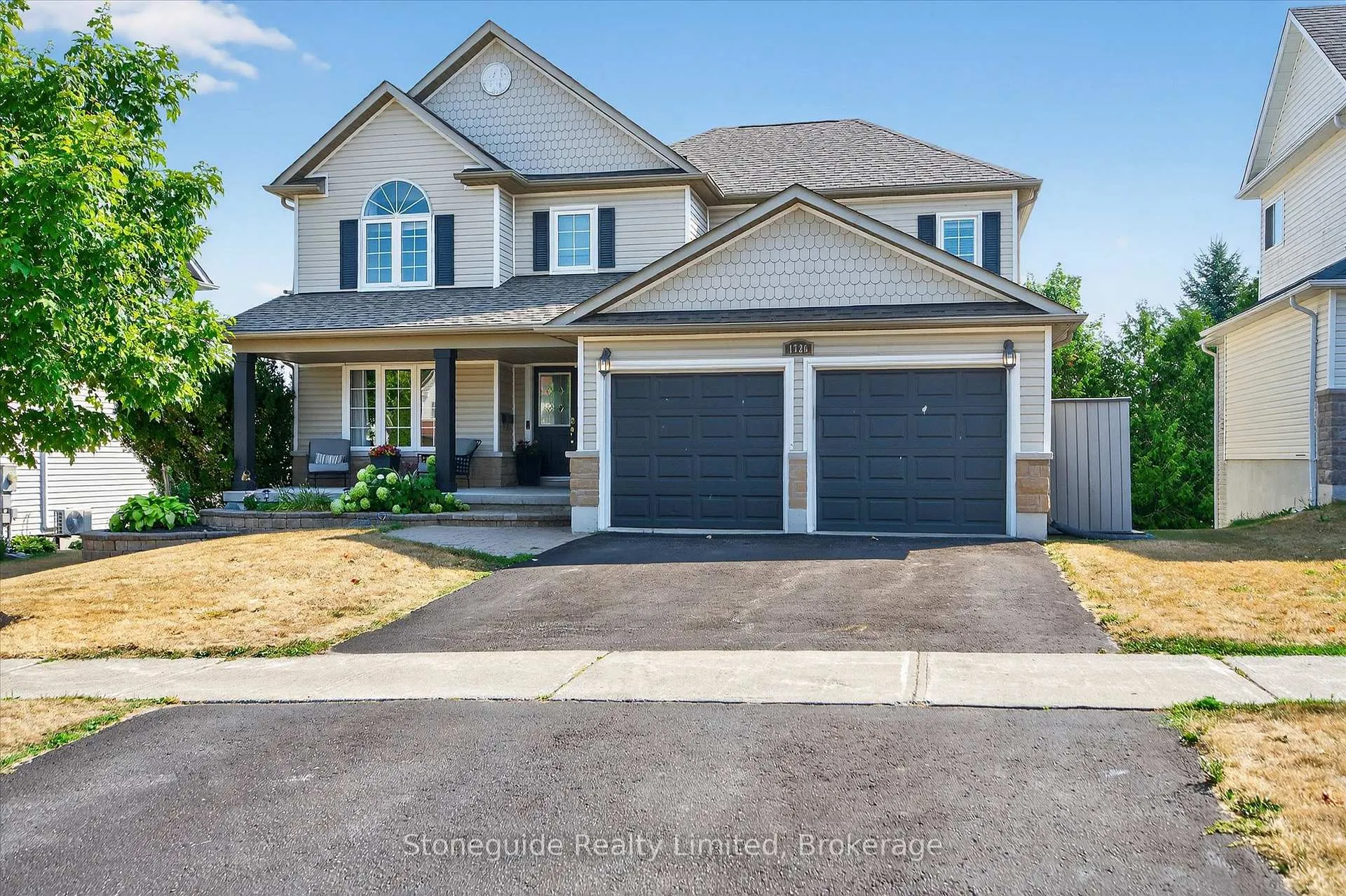 Front of 1726 Ravenwood Drive