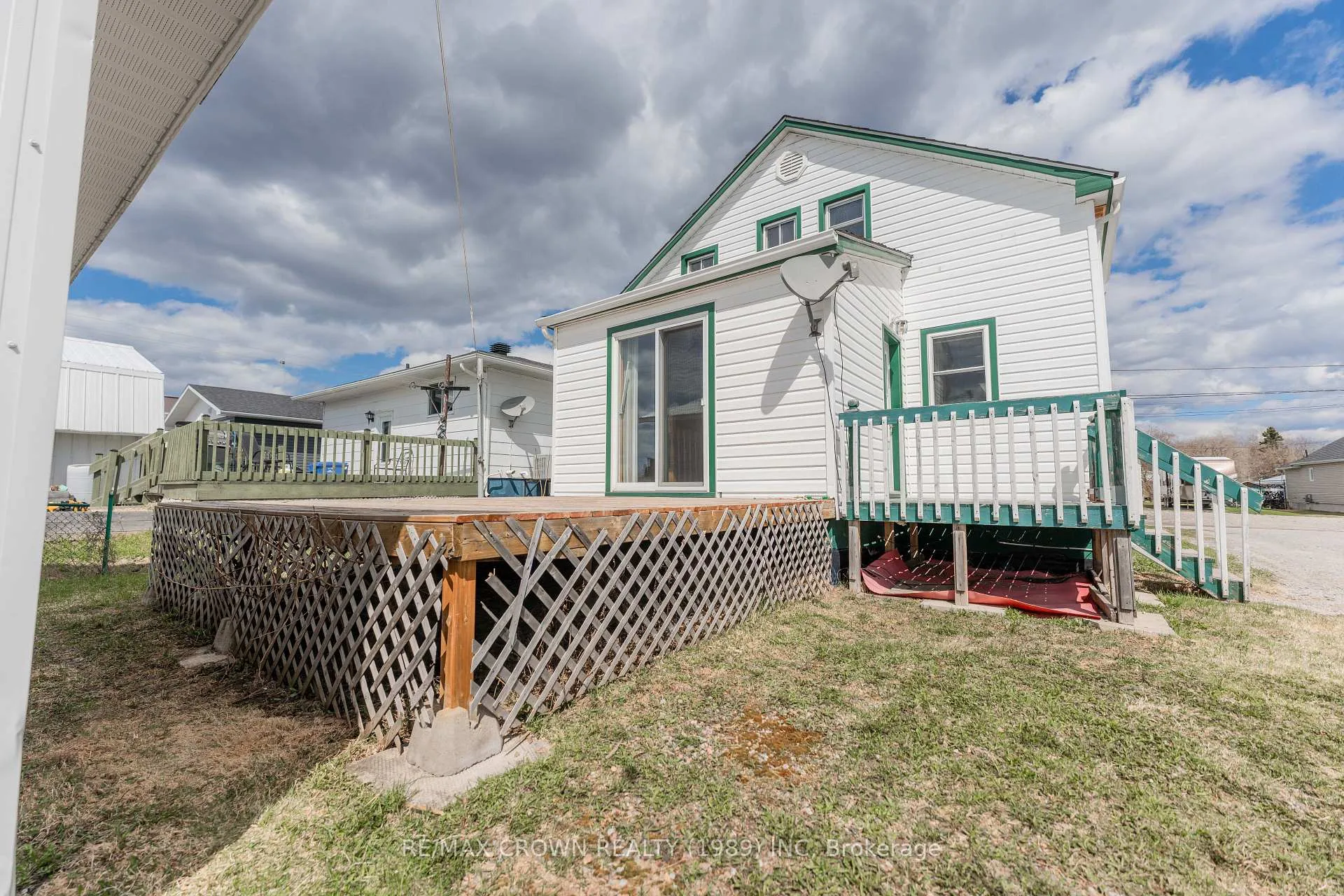 Photo 5 of 32 Frontenac Crescent, Kapuskasing — HOMEH