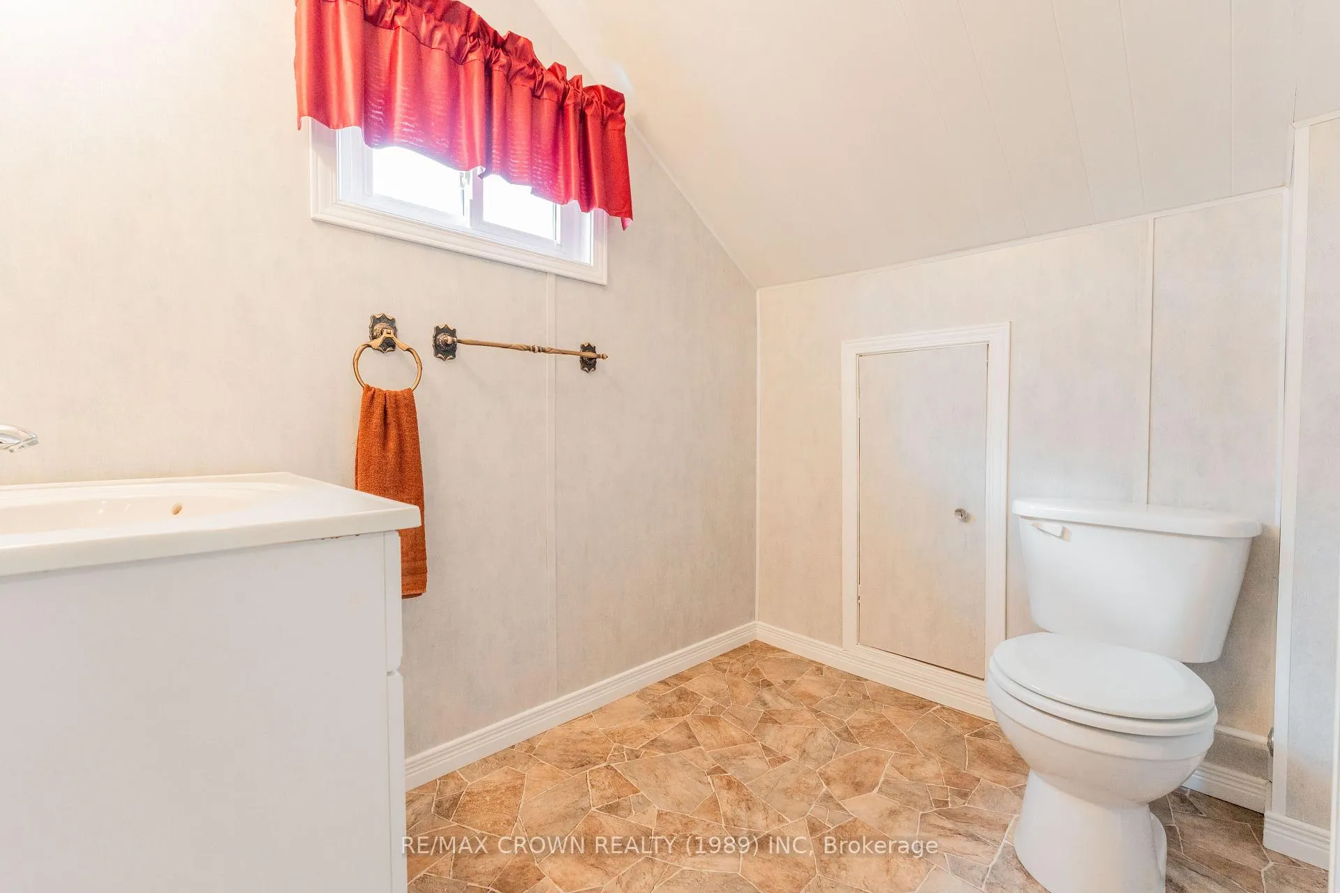 Photo 29 of 32 Frontenac Crescent, Kapuskasing — HOMEH