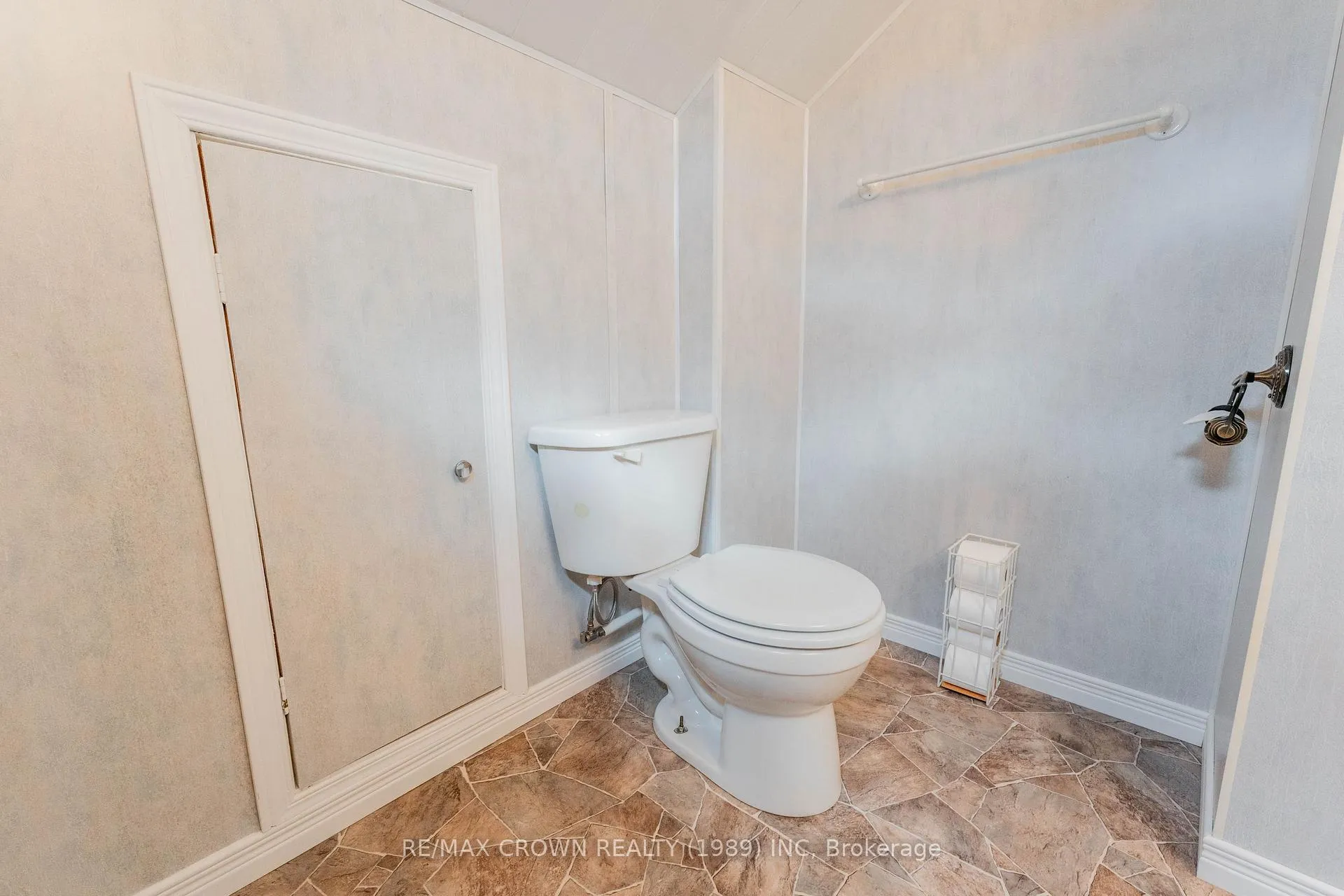 Photo 30 of 32 Frontenac Crescent, Kapuskasing — HOMEH