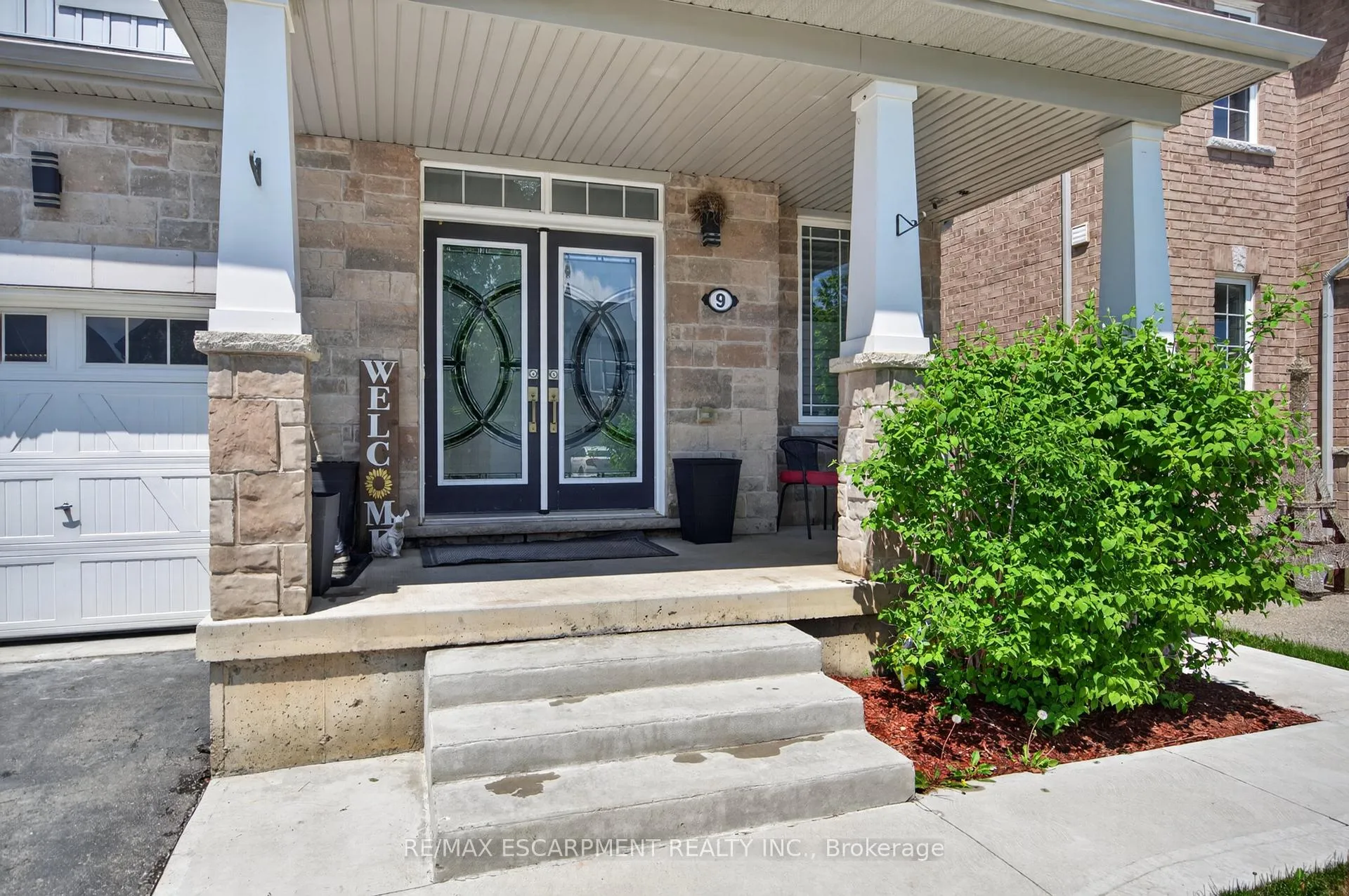 Photo 3 of 9 Fleming Crescent, Haldimand — HOMEH