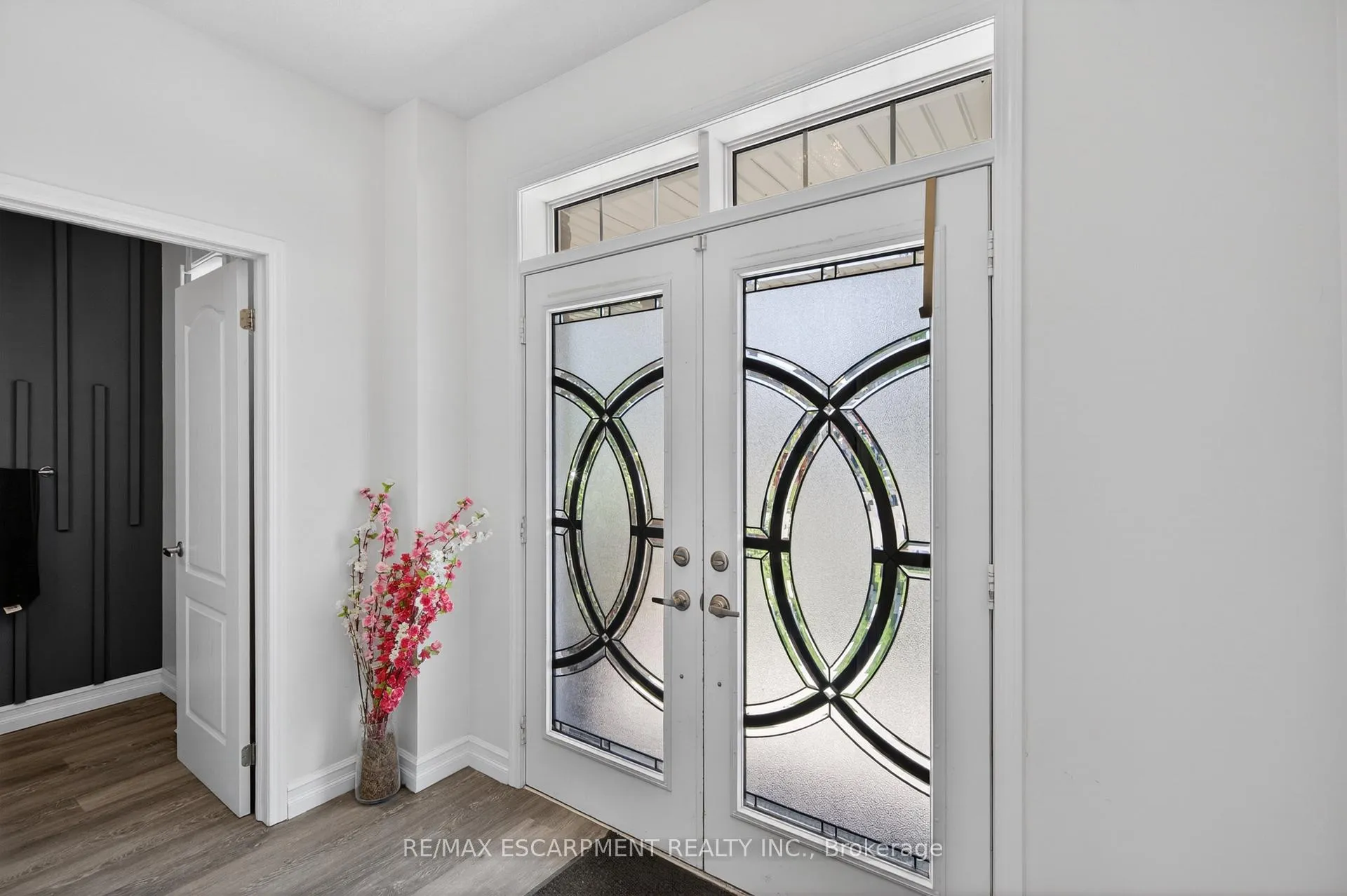 Photo 4 of 9 Fleming Crescent, Haldimand — HOMEH