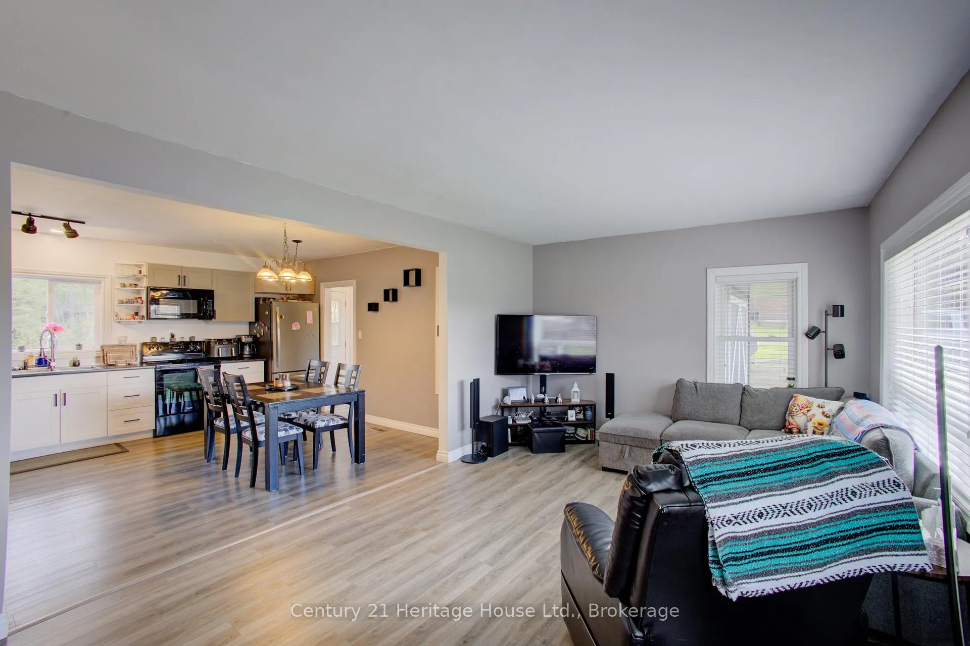Photo 6 of 508 Durham Road W, West Grey — HOMEH