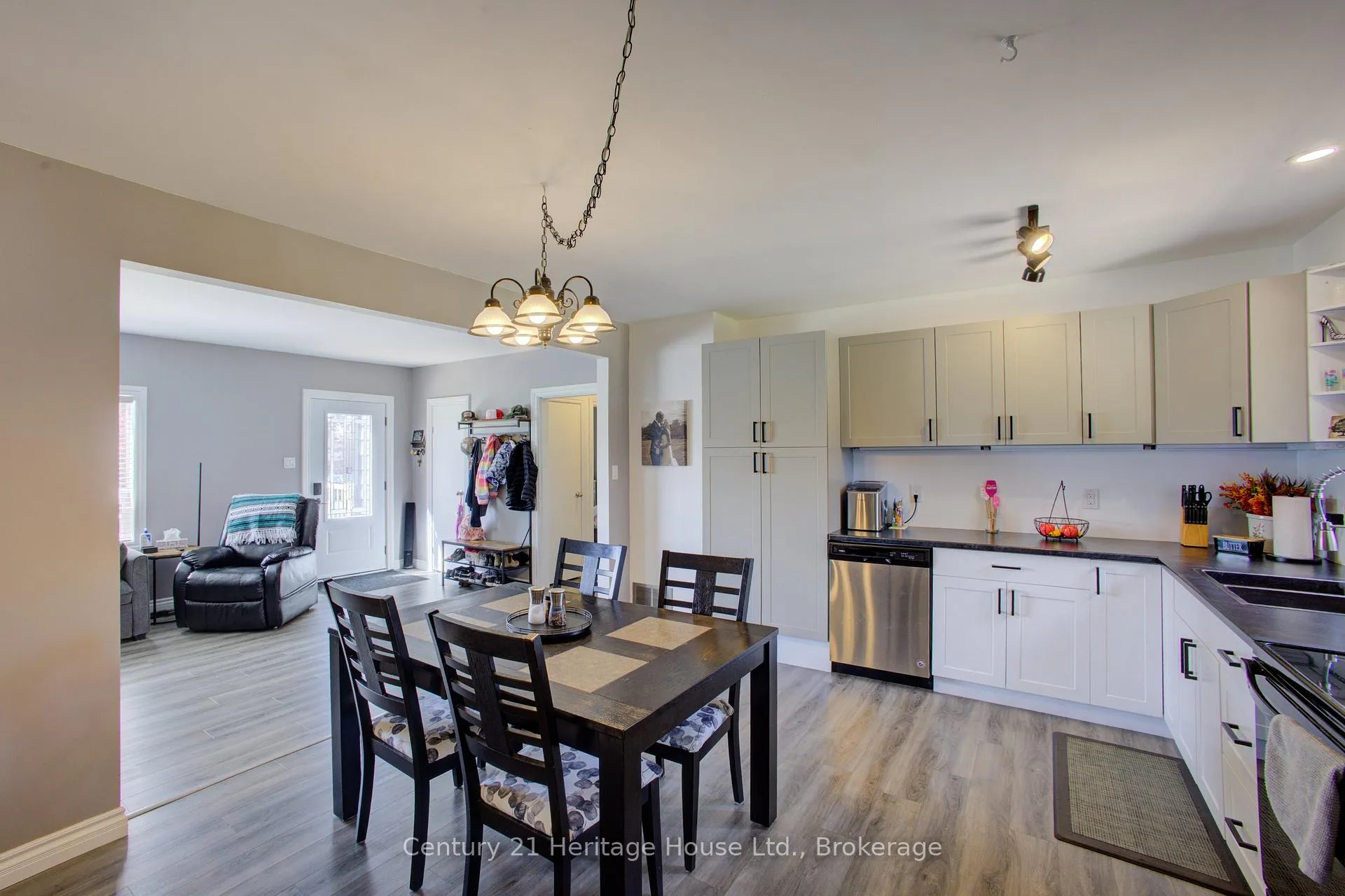 Photo 11 of 508 Durham Road W, West Grey — HOMEH