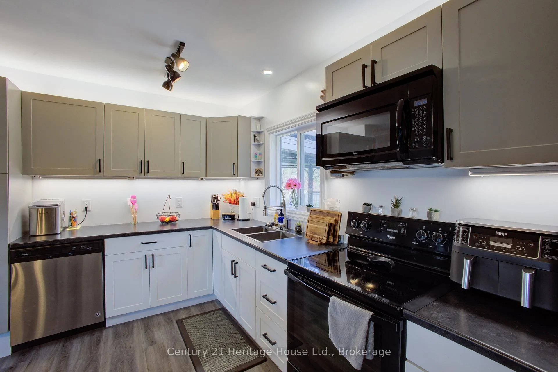 Photo 12 of 508 Durham Road W, West Grey — HOMEH