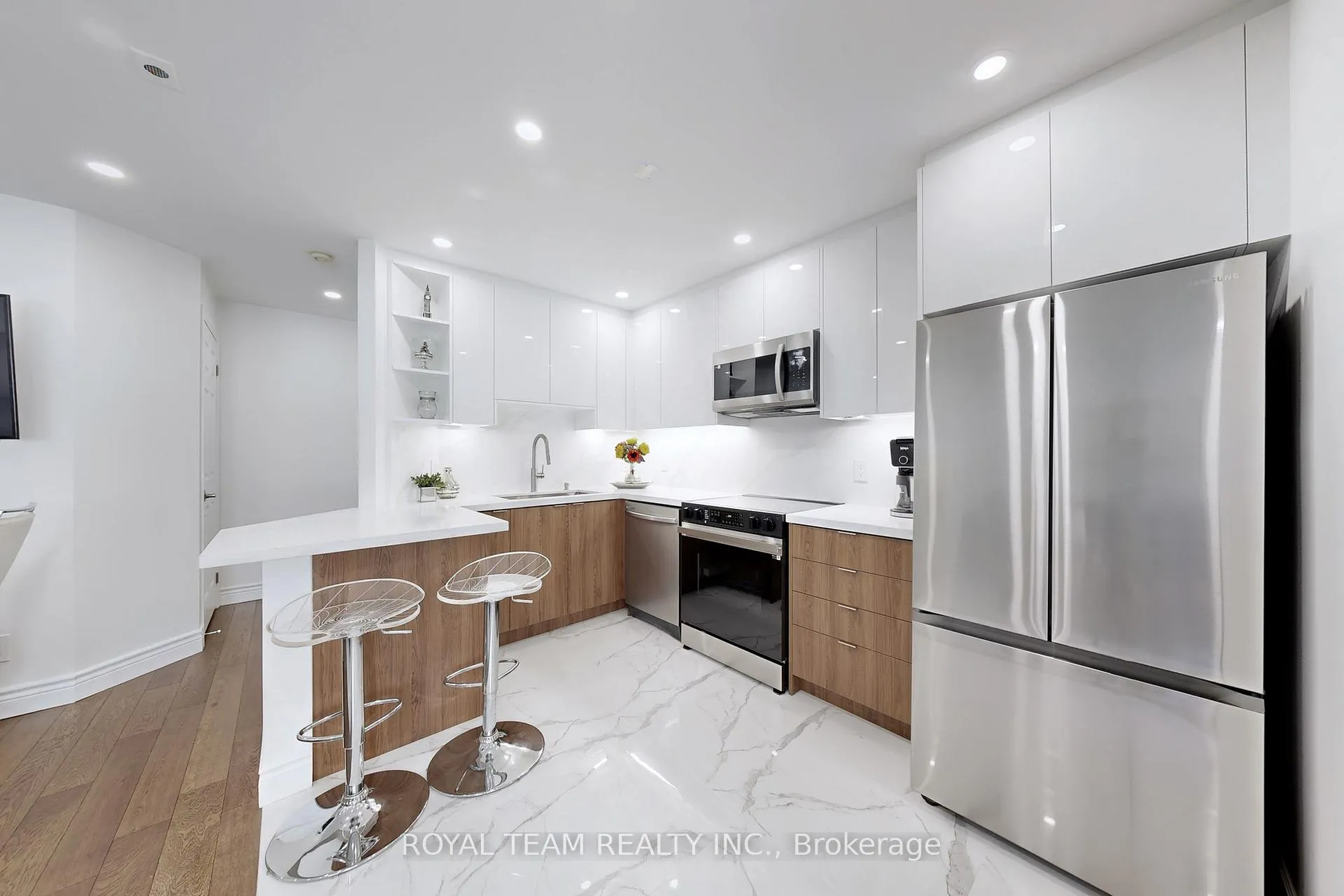 Photo 11 of Unit 57, 151 Townsgate Drive, Vaughan, Crestwood-Springfarm-Yorkhill — HOMEH