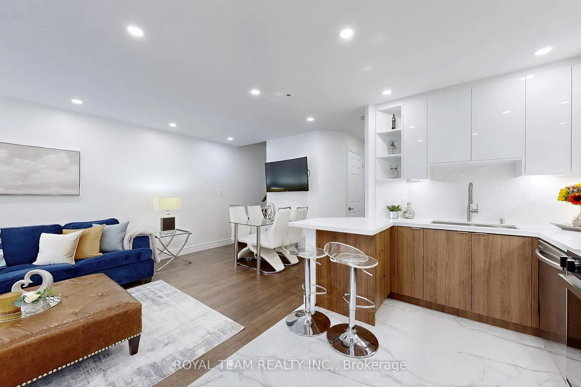 Photo 12 of Unit 57, 151 Townsgate Drive, Vaughan, Crestwood-Springfarm-Yorkhill — HOMEH