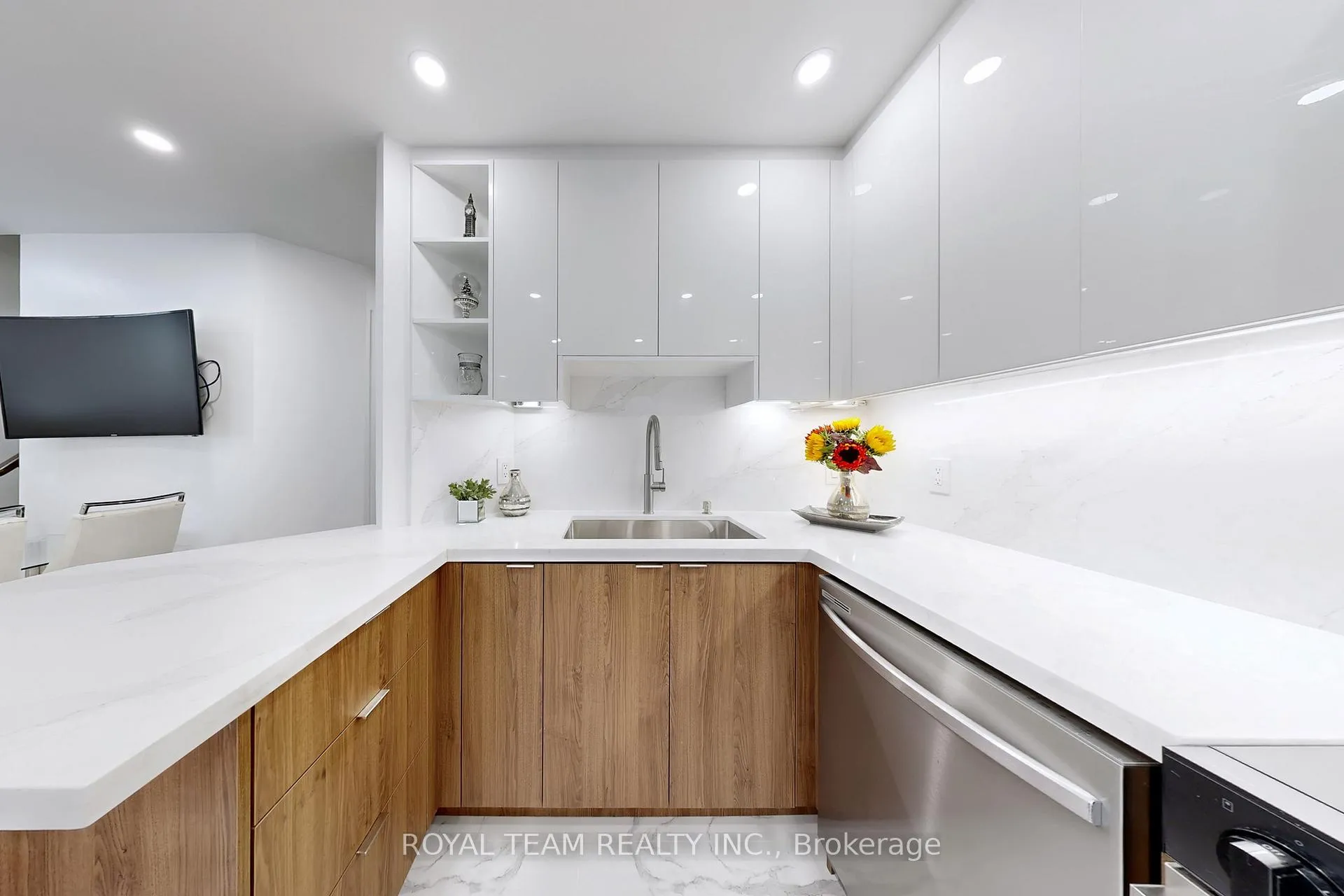 Photo 14 of Unit 57, 151 Townsgate Drive, Vaughan, Crestwood-Springfarm-Yorkhill — HOMEH
