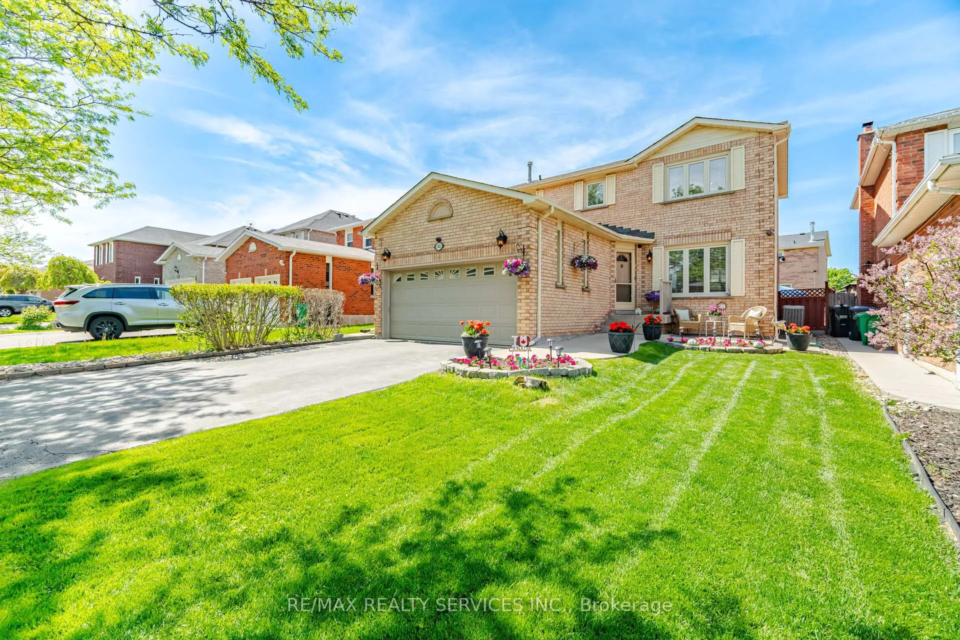 Photo 2 of 122 Flowertown Avenue, Brampton, Northwood Park — HOMEH