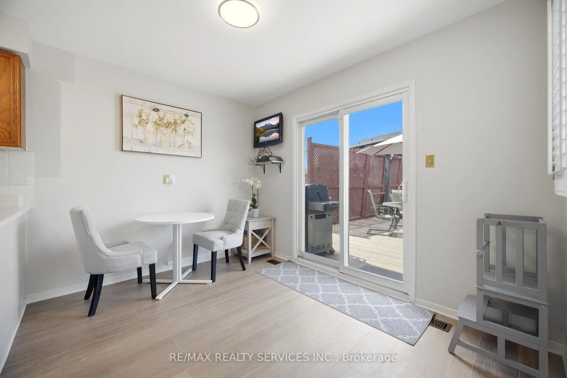 Photo 6 of 122 Flowertown Avenue, Brampton, Northwood Park — HOMEH