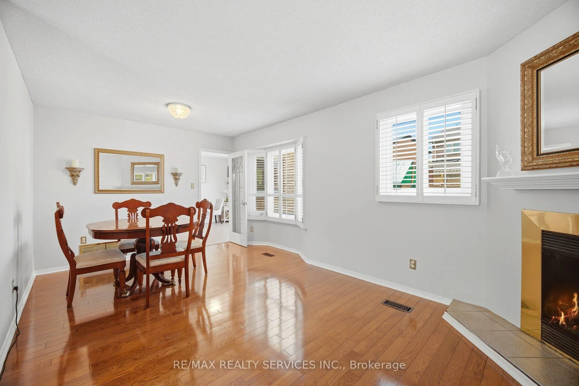 Photo 10 of 122 Flowertown Avenue, Brampton, Northwood Park — HOMEH