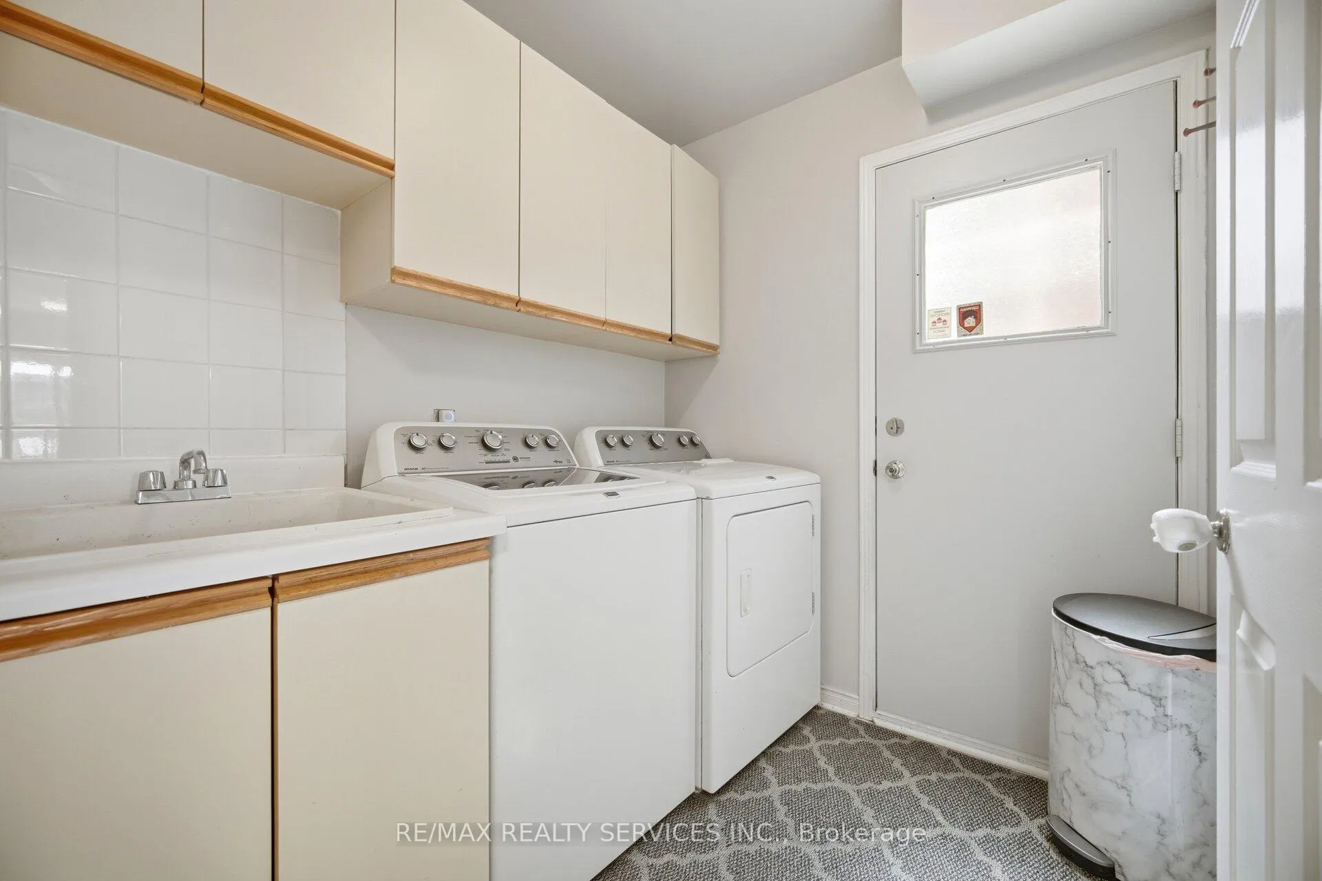 Photo 12 of 122 Flowertown Avenue, Brampton, Northwood Park — HOMEH