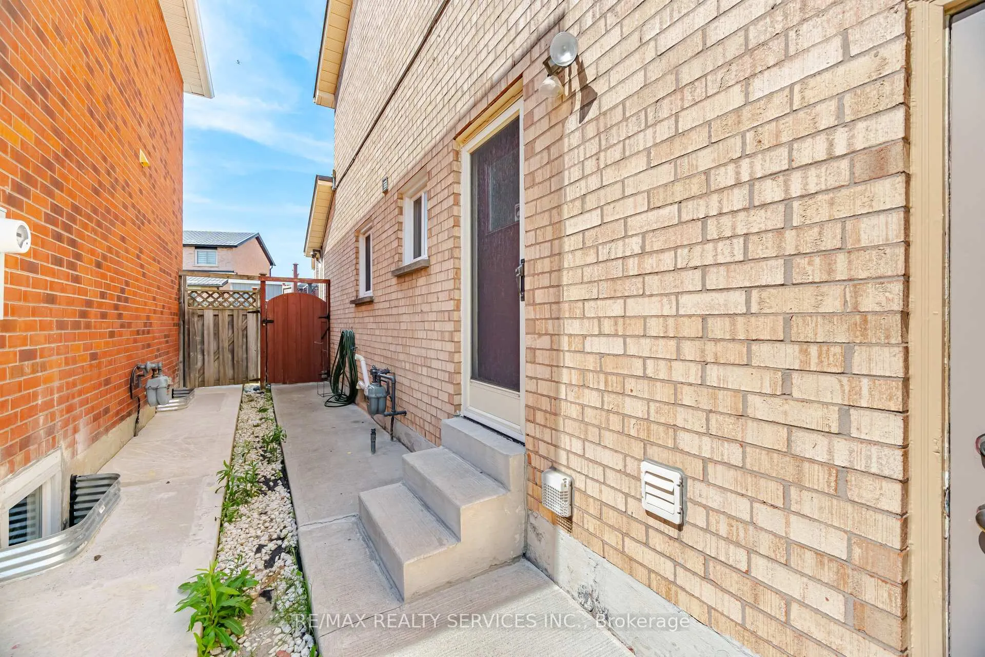 Photo 26 of 122 Flowertown Avenue, Brampton, Northwood Park — HOMEH