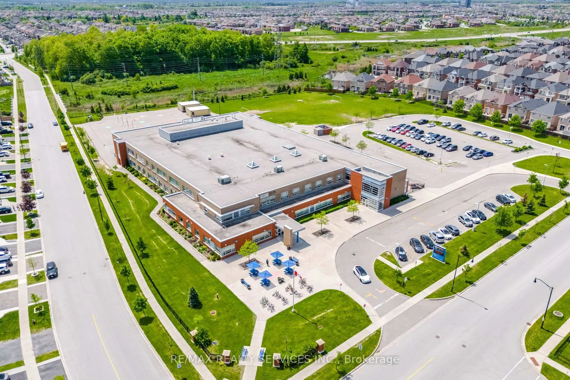 Photo 28 of 122 Flowertown Avenue, Brampton, Northwood Park — HOMEH