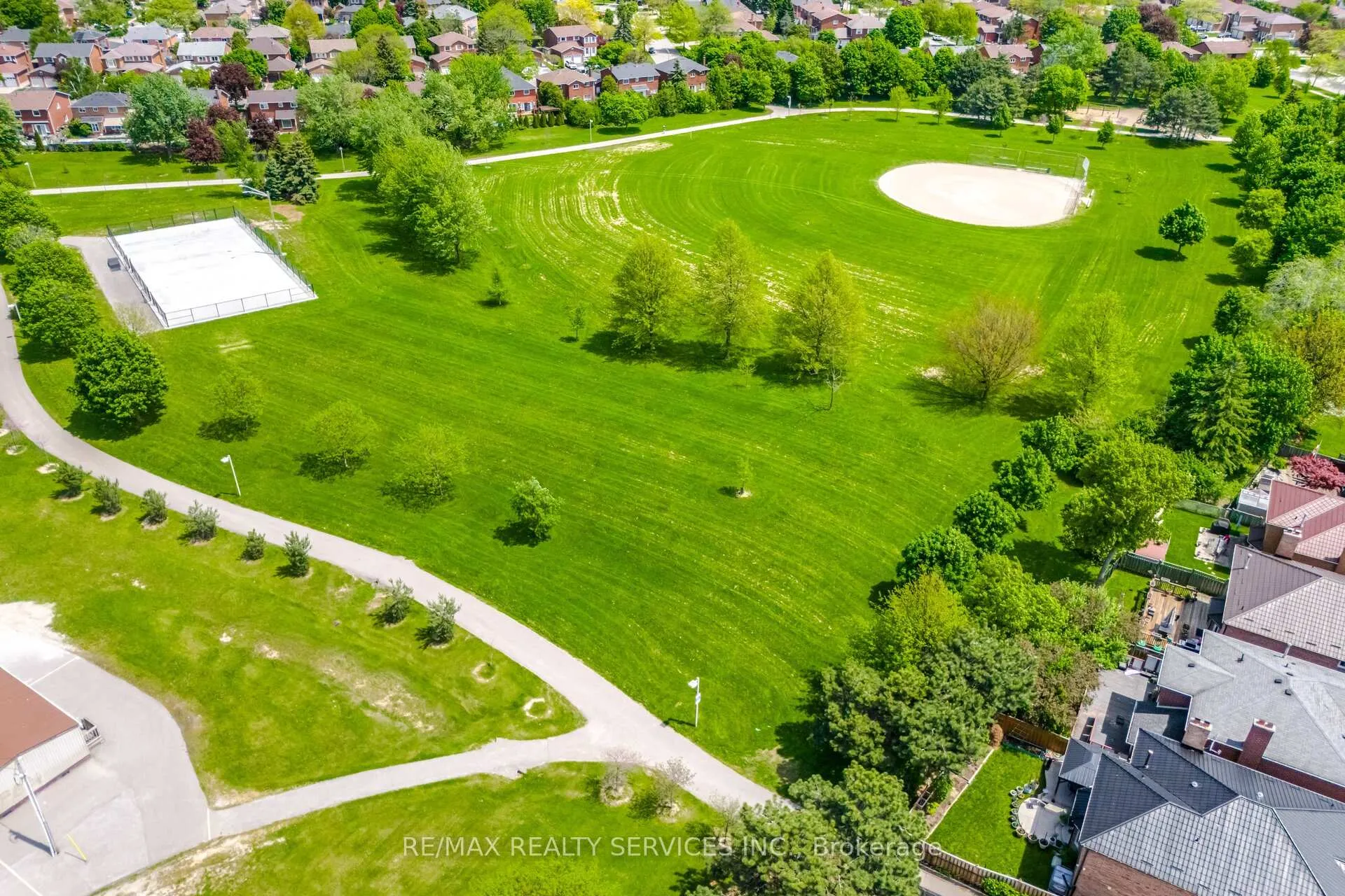 Photo 29 of 122 Flowertown Avenue, Brampton, Northwood Park — HOMEH