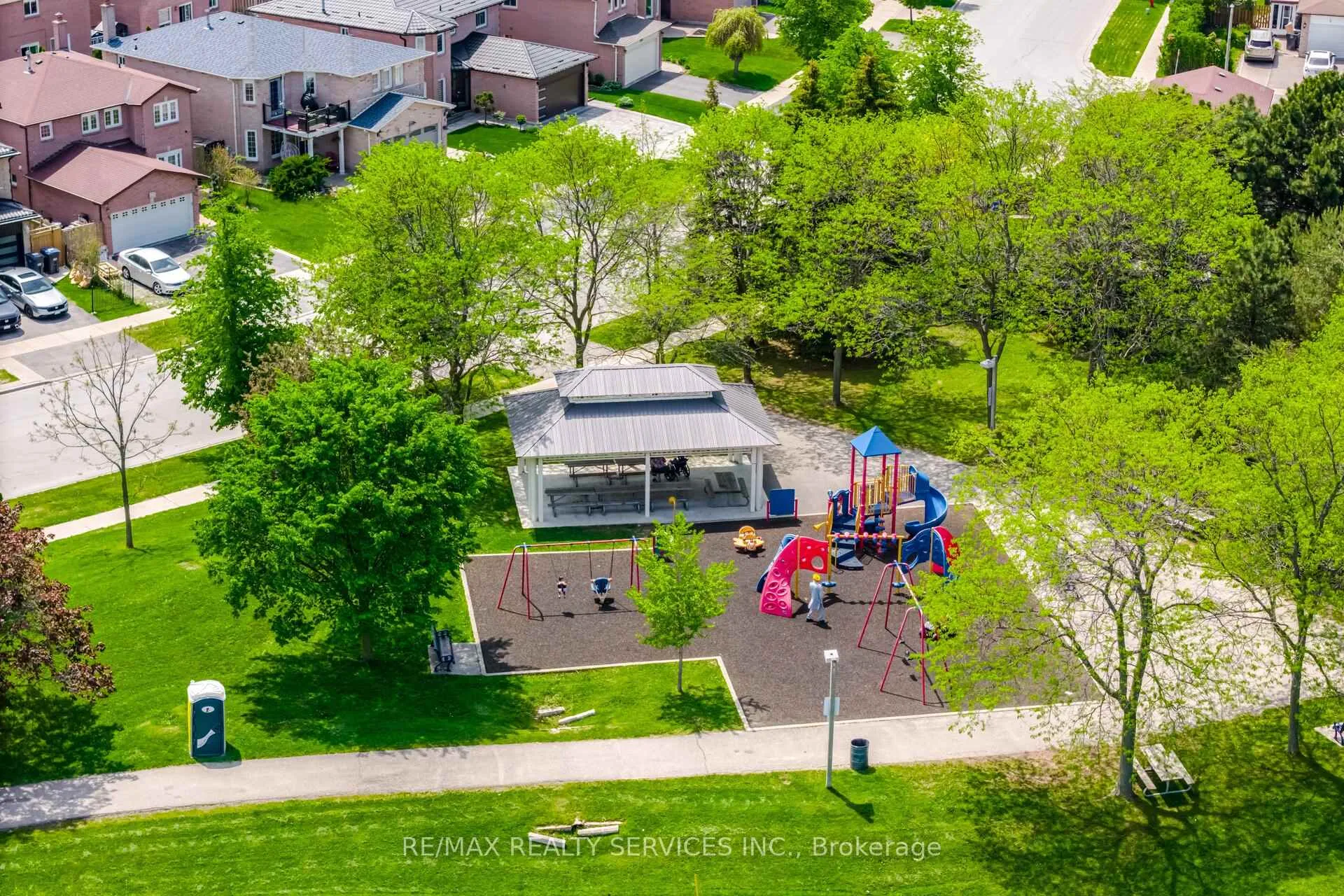 Photo 30 of 122 Flowertown Avenue, Brampton, Northwood Park — HOMEH