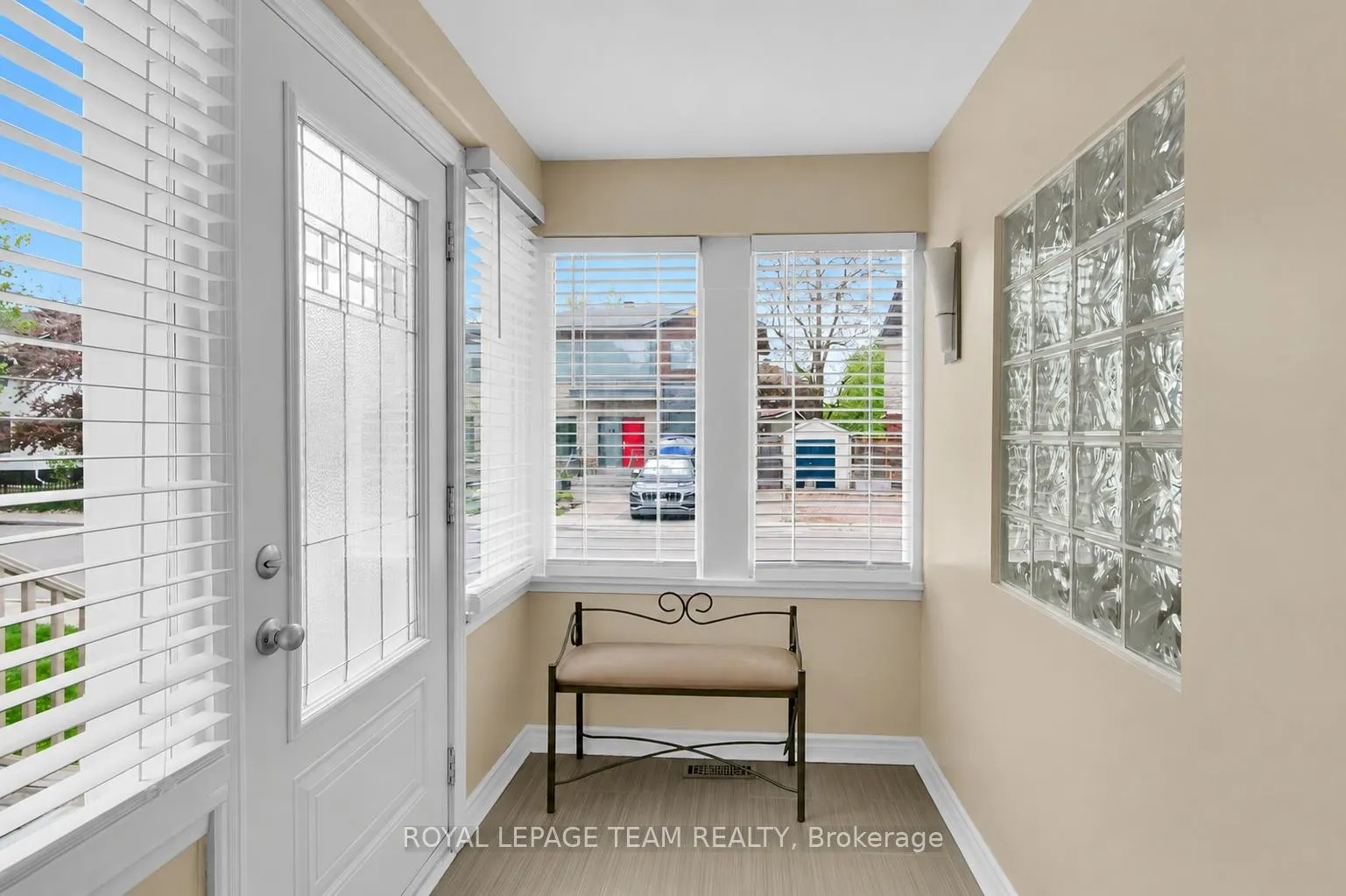 Photo 3 of 45 Rockcliffe Way, Ottawa, Lindenlea — HOMEH