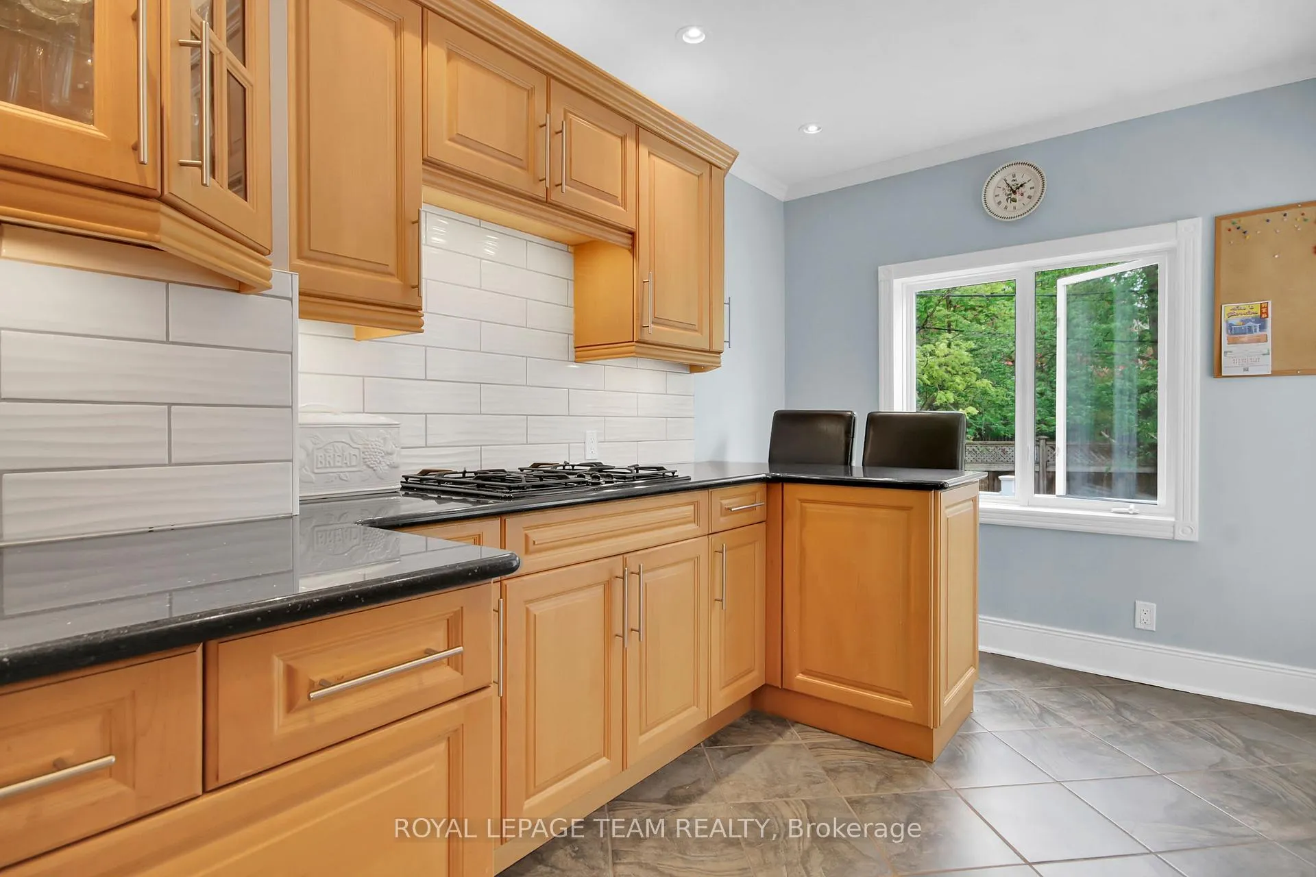Photo 21 of 45 Rockcliffe Way, Ottawa, Lindenlea — HOMEH