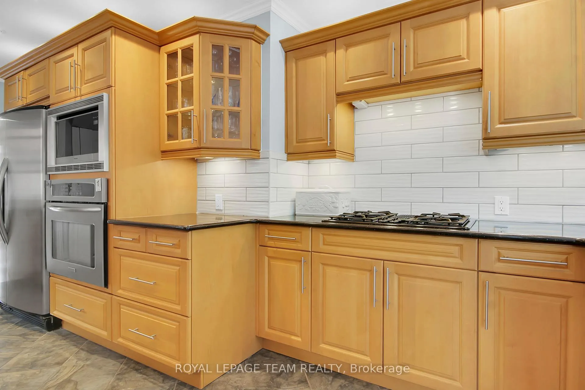 Photo 24 of 45 Rockcliffe Way, Ottawa, Lindenlea — HOMEH