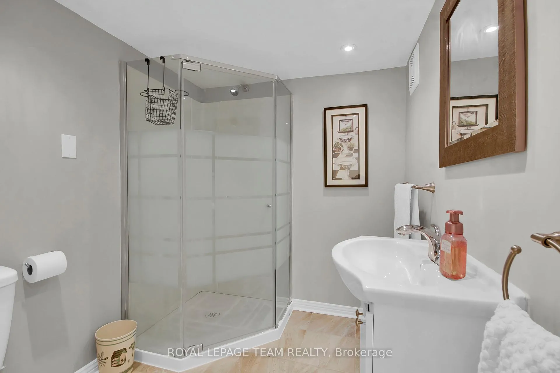 Photo 39 of 45 Rockcliffe Way, Ottawa, Lindenlea — HOMEH