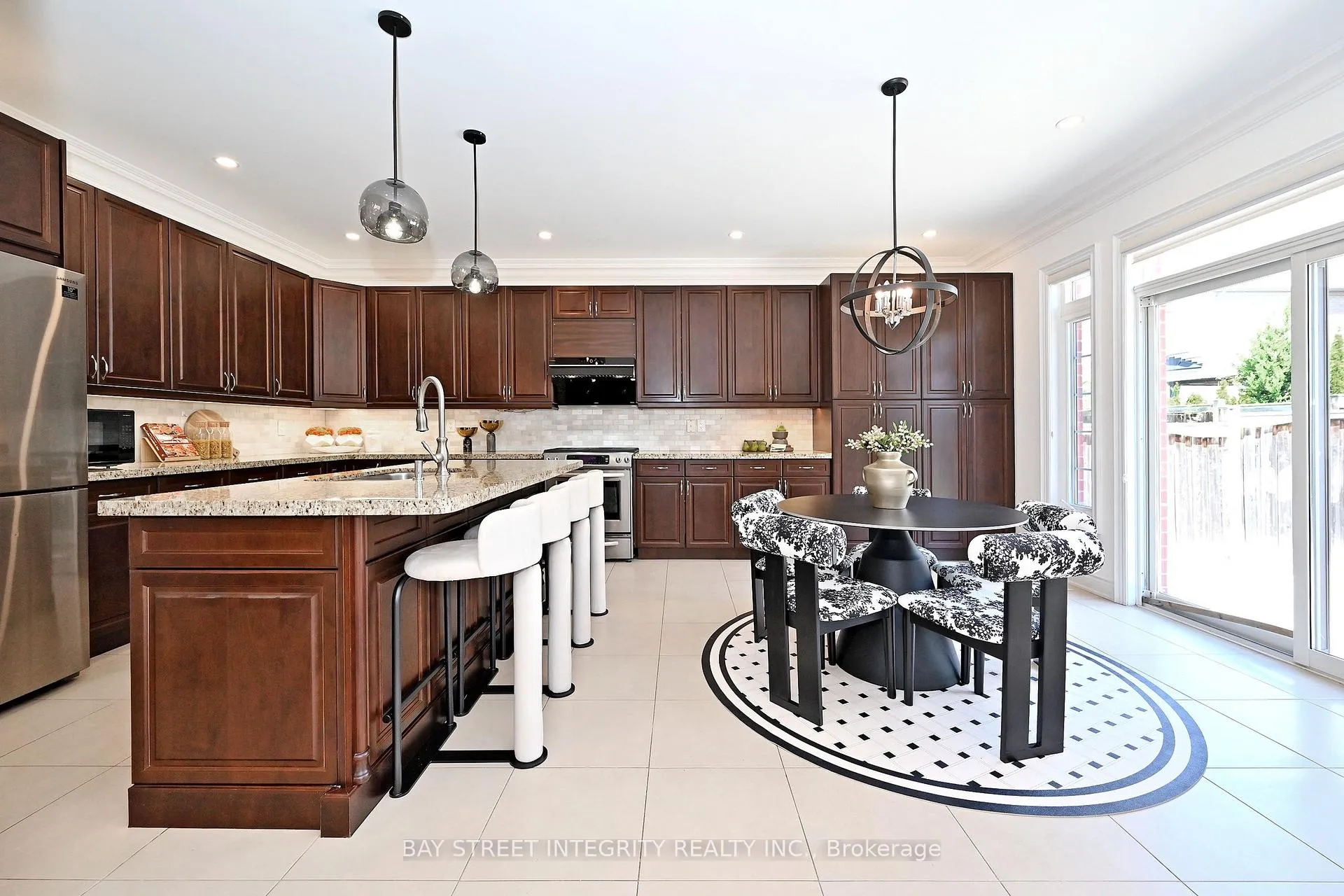 Photo 9 of 71 Allison Ann Way, Vaughan, Patterson — HOMEH