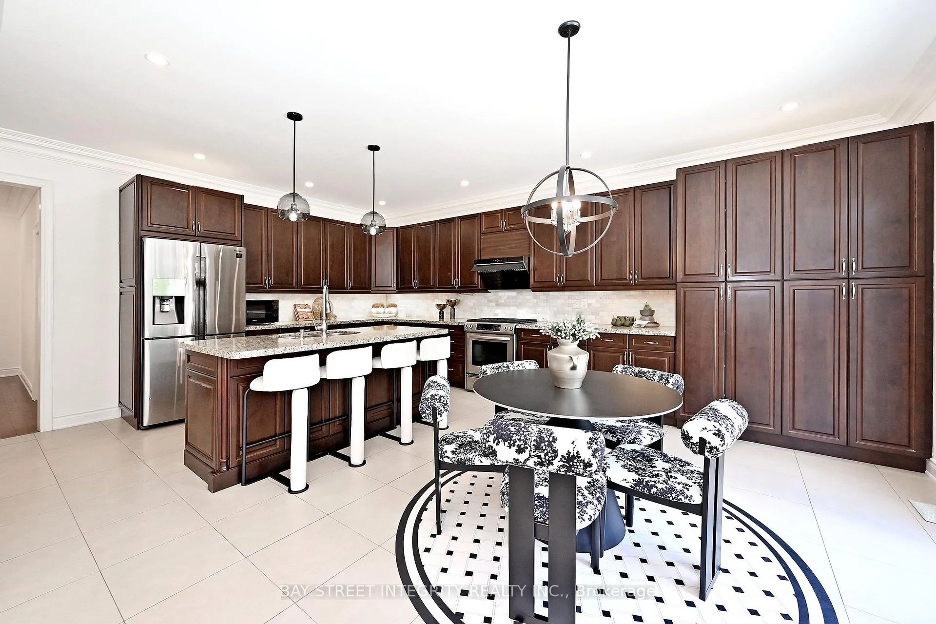 Photo 10 of 71 Allison Ann Way, Vaughan, Patterson — HOMEH