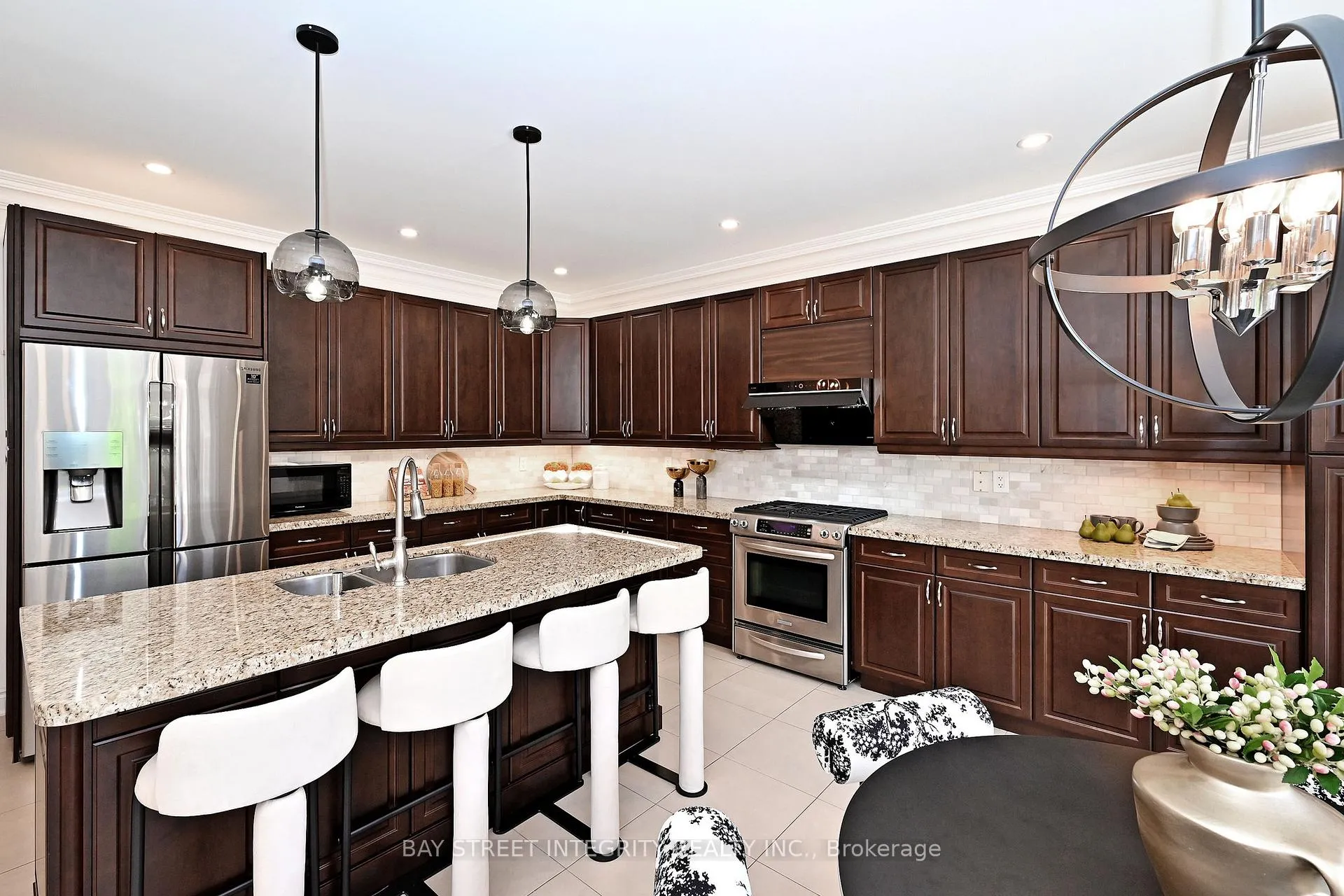 Photo 11 of 71 Allison Ann Way, Vaughan, Patterson — HOMEH