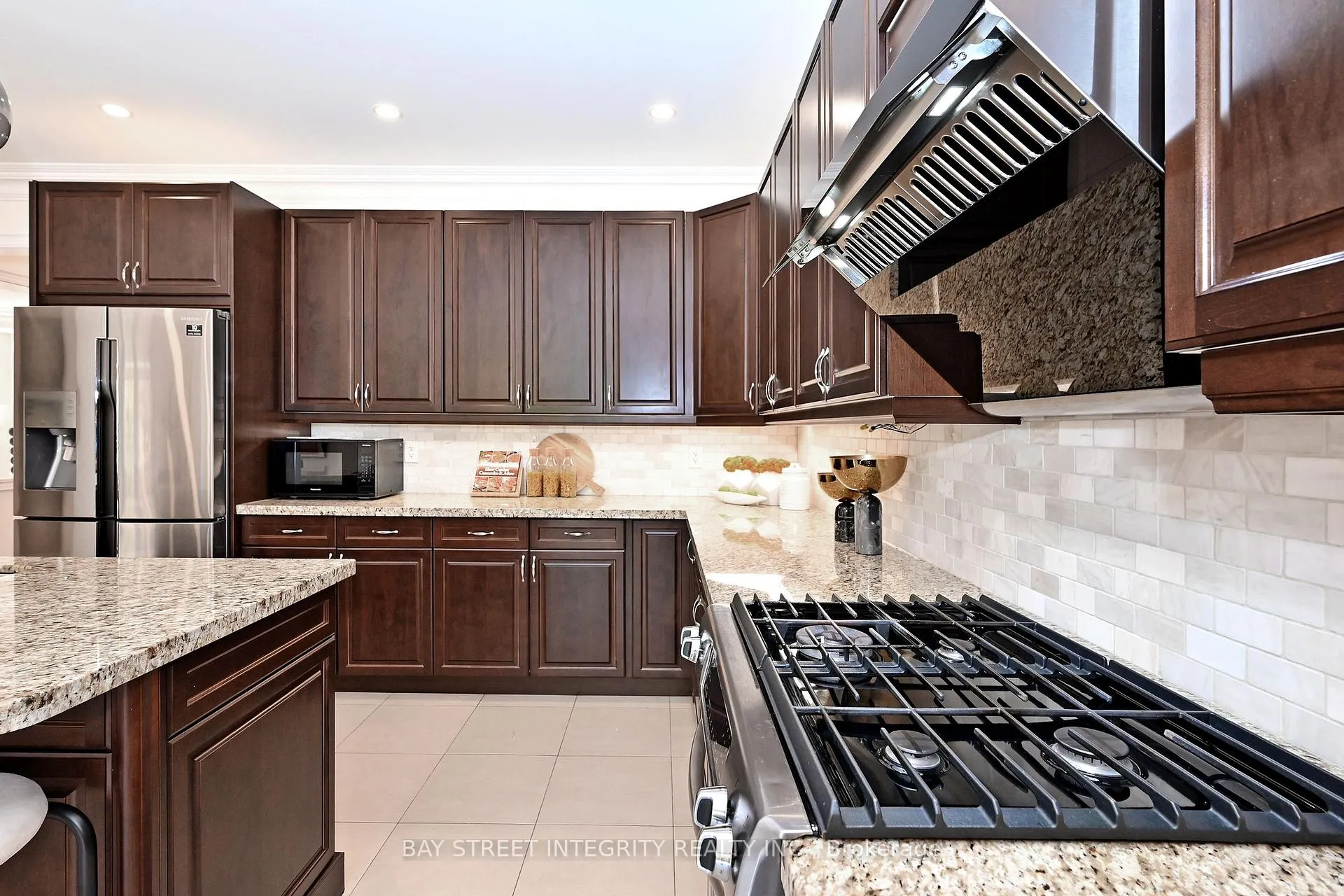 Photo 12 of 71 Allison Ann Way, Vaughan, Patterson — HOMEH