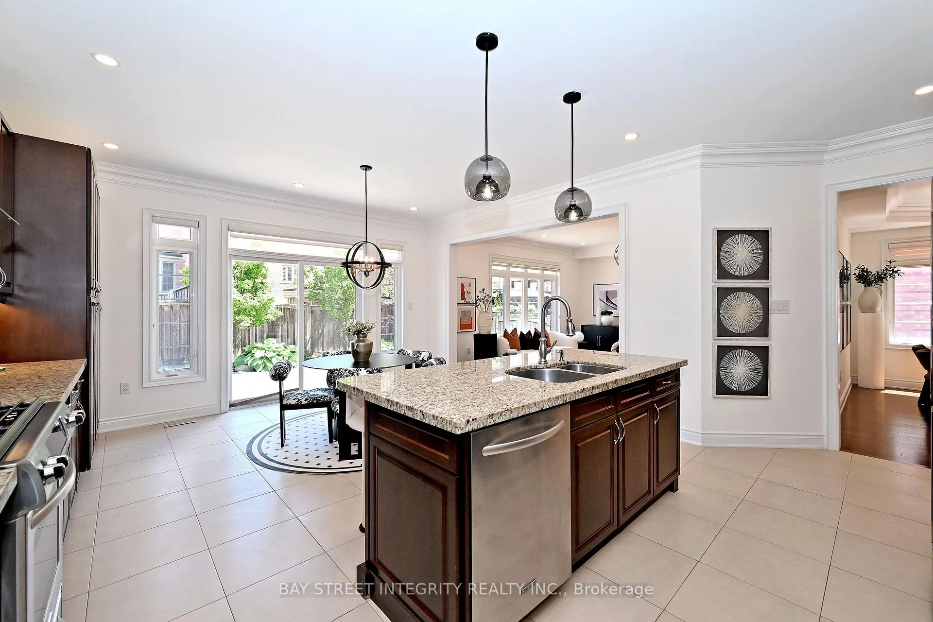 Photo 13 of 71 Allison Ann Way, Vaughan, Patterson — HOMEH