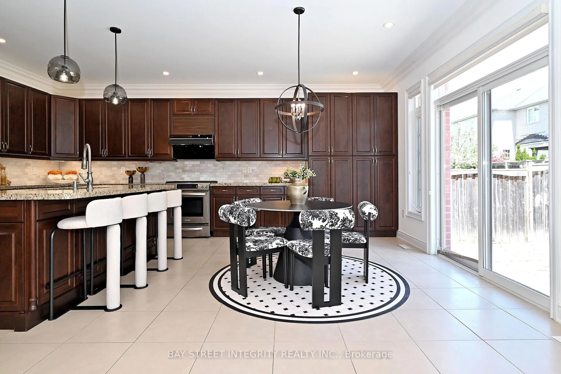 Photo 14 of 71 Allison Ann Way, Vaughan, Patterson — HOMEH