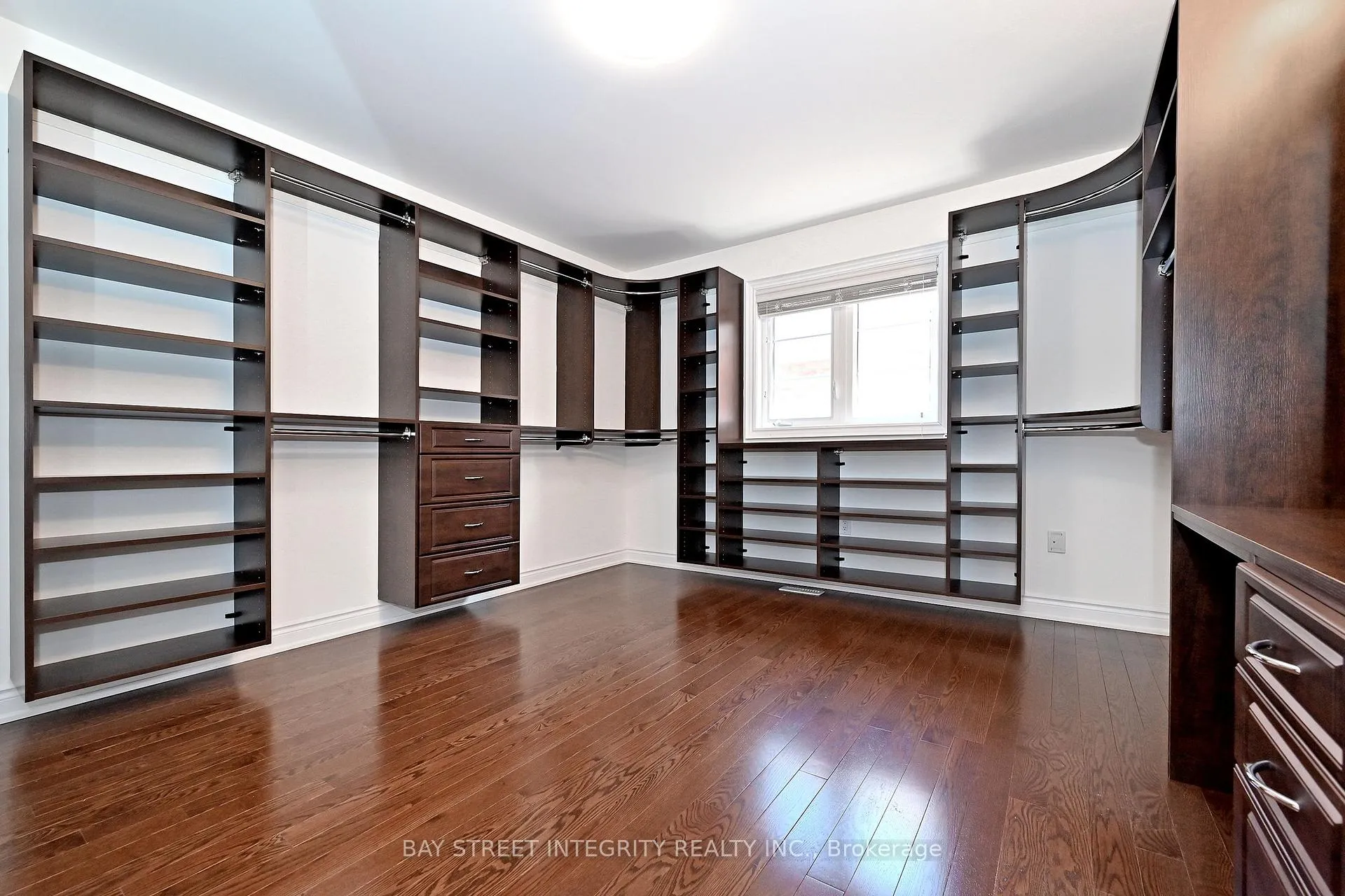 Photo 29 of 71 Allison Ann Way, Vaughan, Patterson — HOMEH