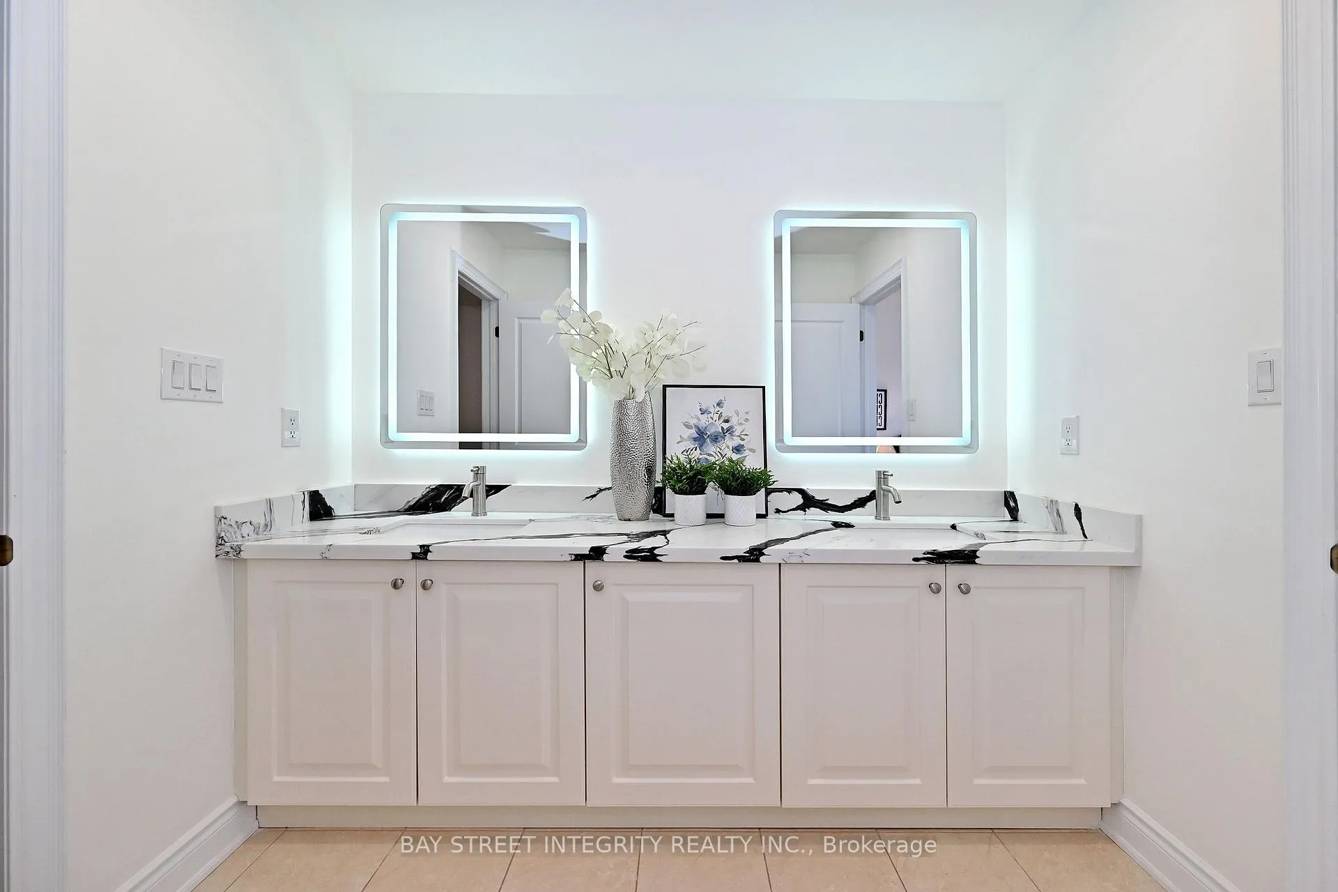 Photo 37 of 71 Allison Ann Way, Vaughan, Patterson — HOMEH