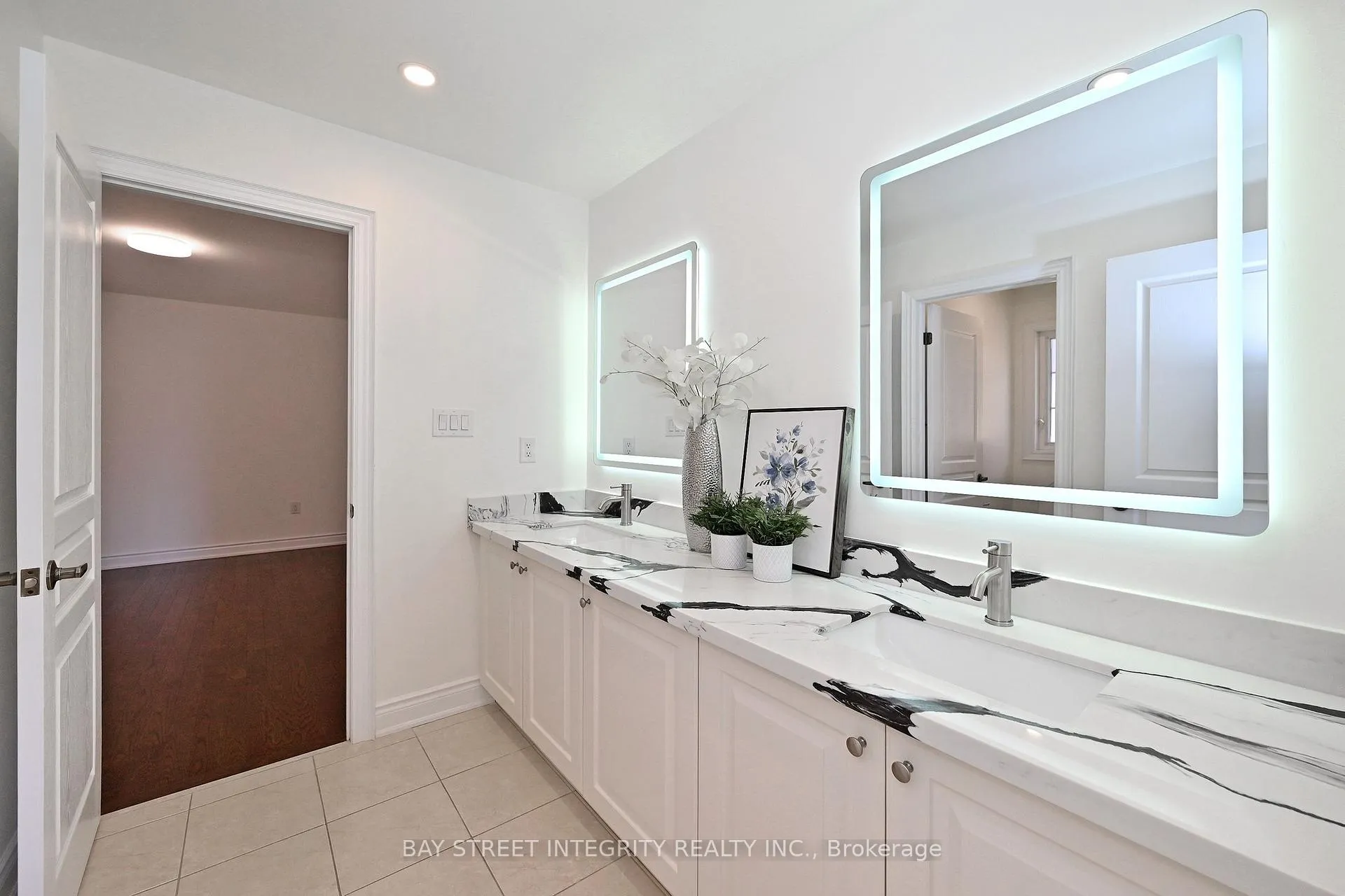 Photo 38 of 71 Allison Ann Way, Vaughan, Patterson — HOMEH
