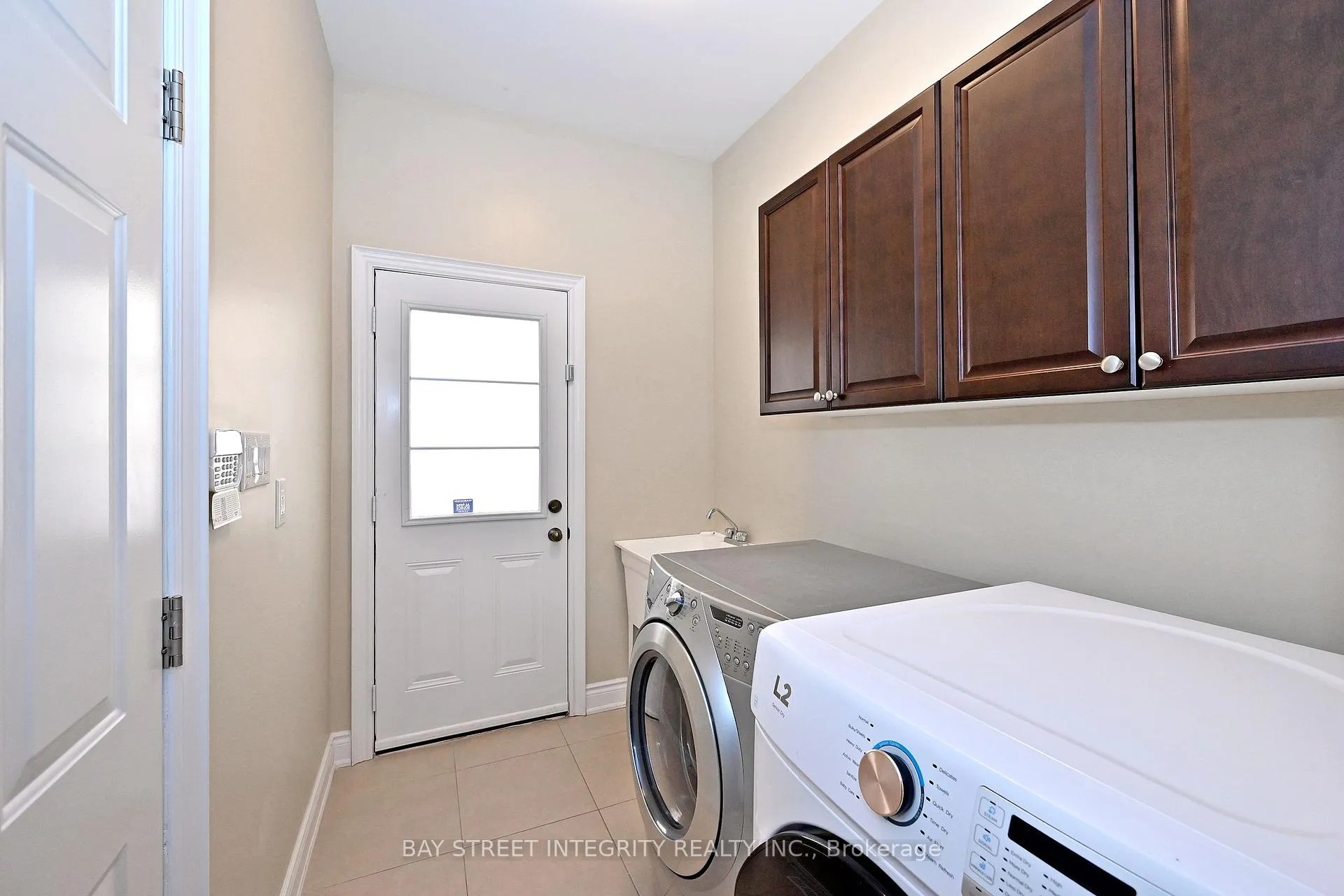 Photo 42 of 71 Allison Ann Way, Vaughan, Patterson — HOMEH
