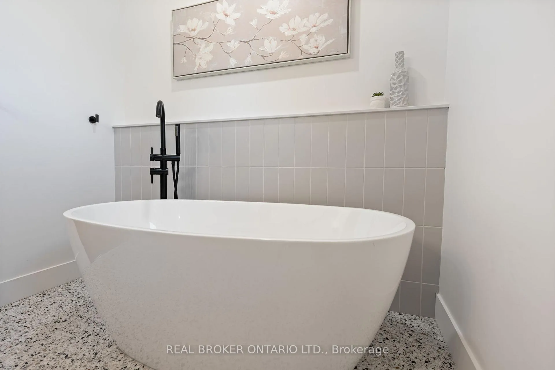 Photo 23 of 1135 2nd Conc Rd Enr, Norfolk, Rural Houghton — HOMEH