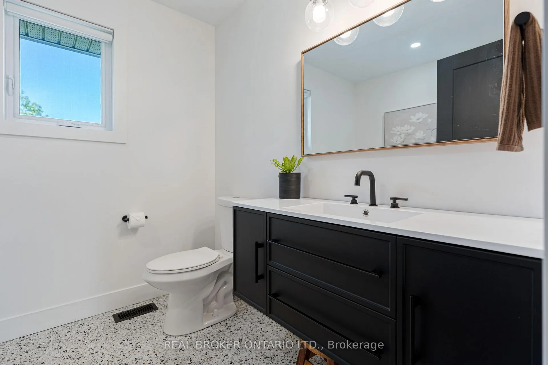 Photo 25 of 1135 2nd Conc Rd Enr, Norfolk, Rural Houghton — HOMEH