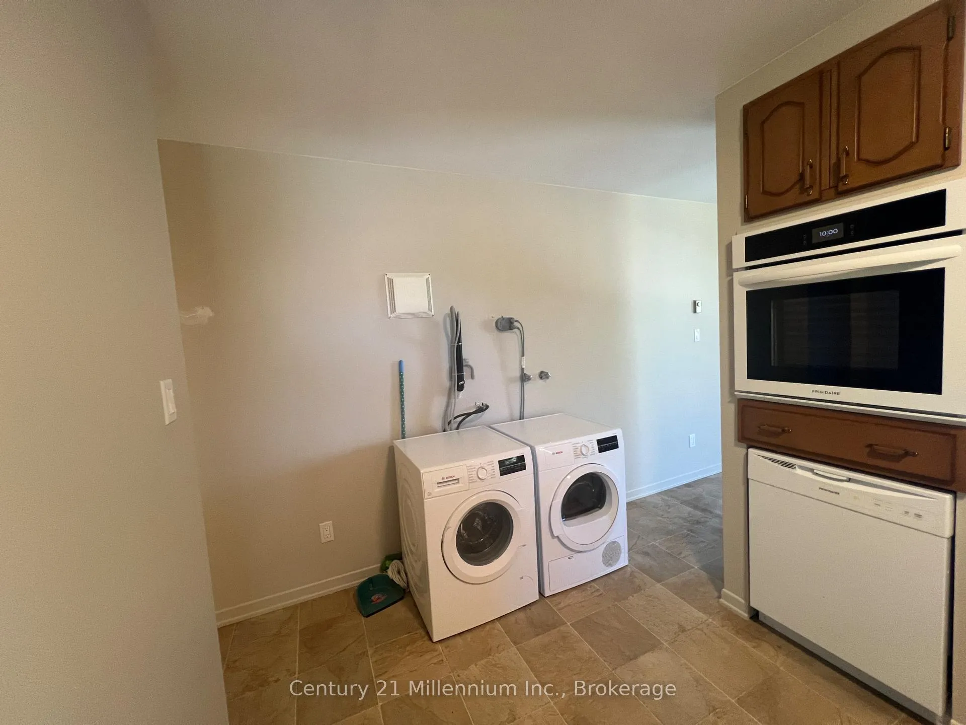 Photo 7 of Unit 1, 69 Denmark Street, Meaford — HOMEH